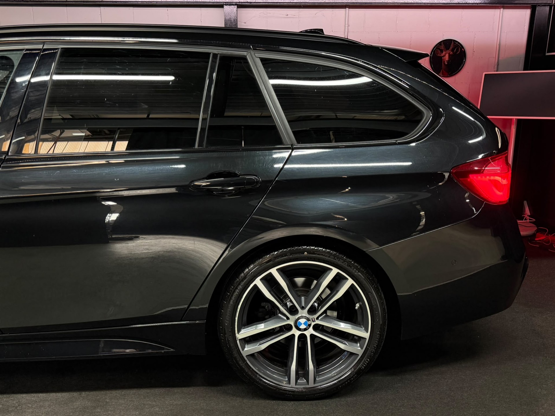 BMW 320d xDrive Touring Edition M Sport Steptronic | 1.Hand | CH- Auto |-image-9