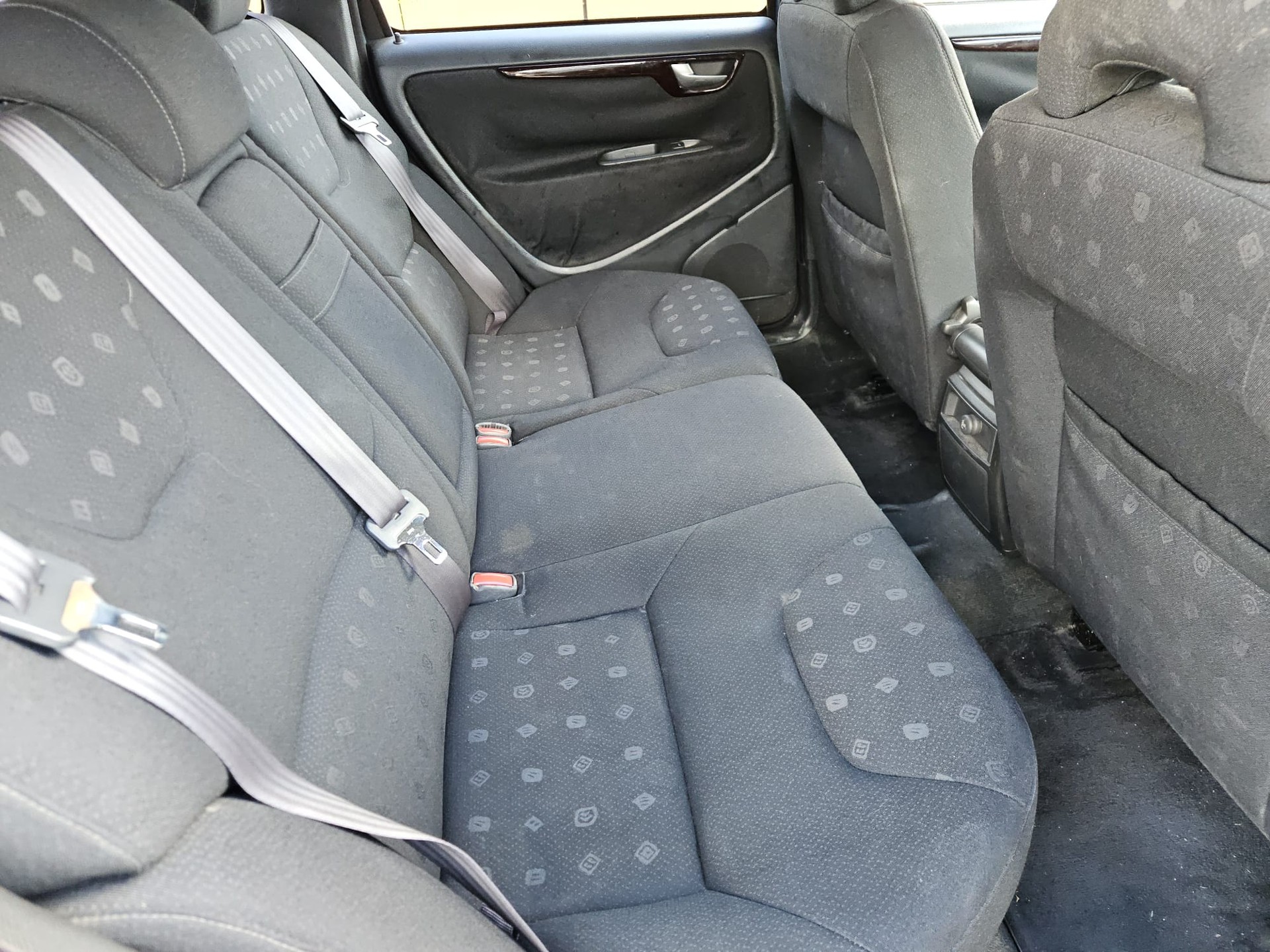 VOLVO V70 2.0T-image-8