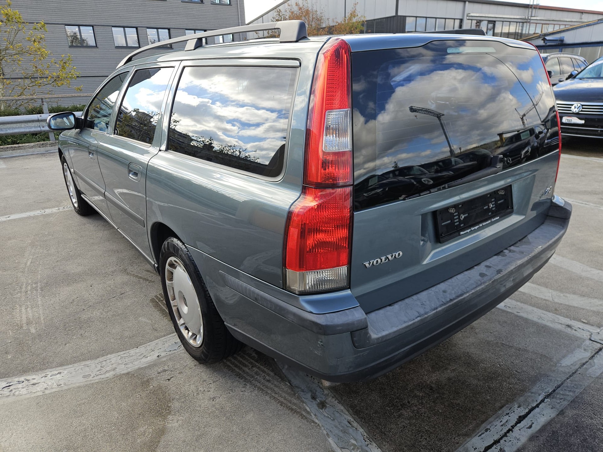 VOLVO V70 2.0T-image-3