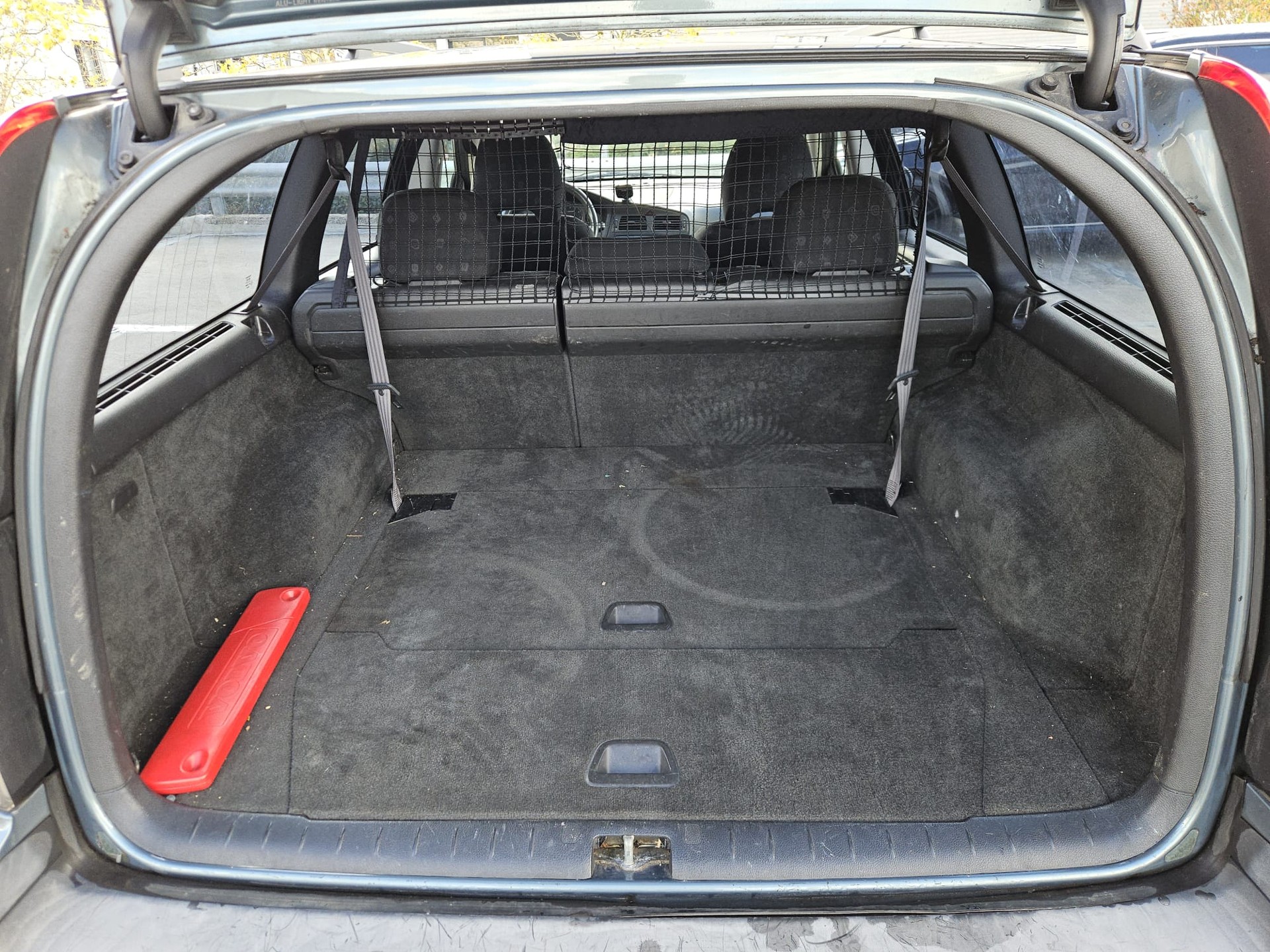 VOLVO V70 2.0T-image-11
