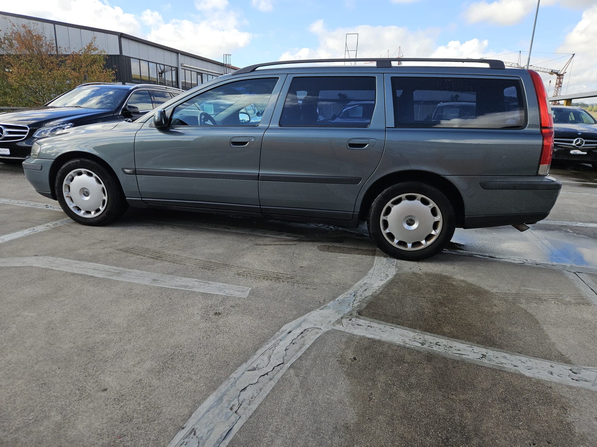 VOLVO V70 2.0T-image-1