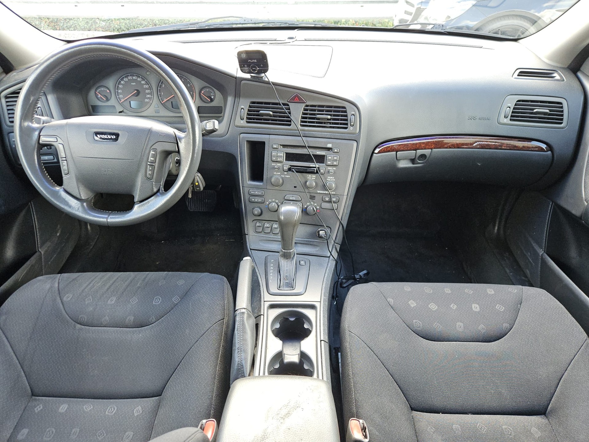 VOLVO V70 2.0T-image-7