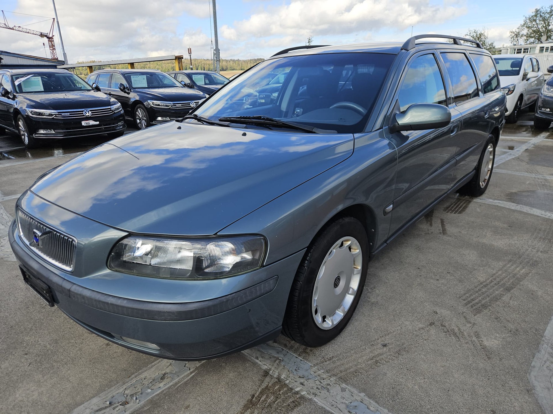 VOLVO V70 2.0T-image-0