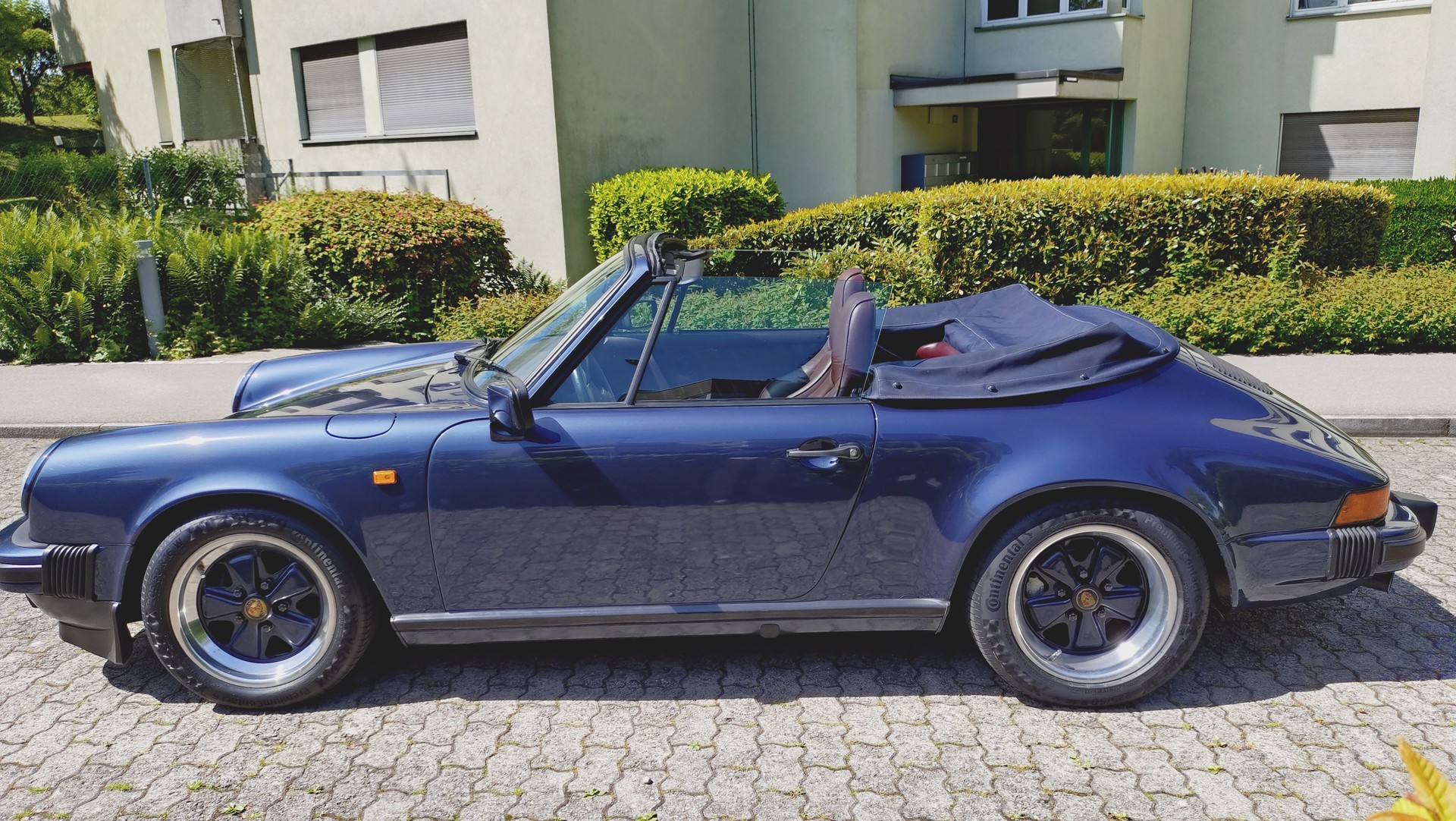 PORSCHE 911 Carrera Cabrio-image-2