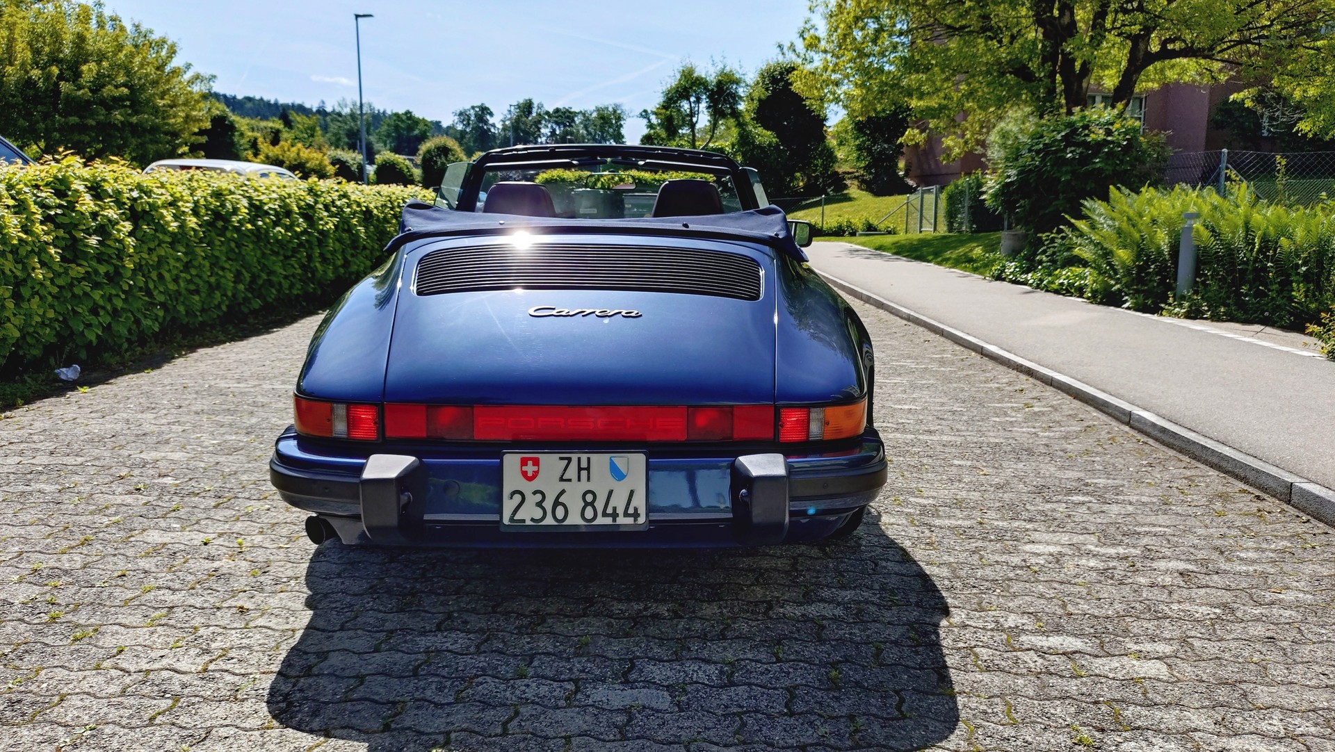 PORSCHE 911 Carrera Cabrio-image-3