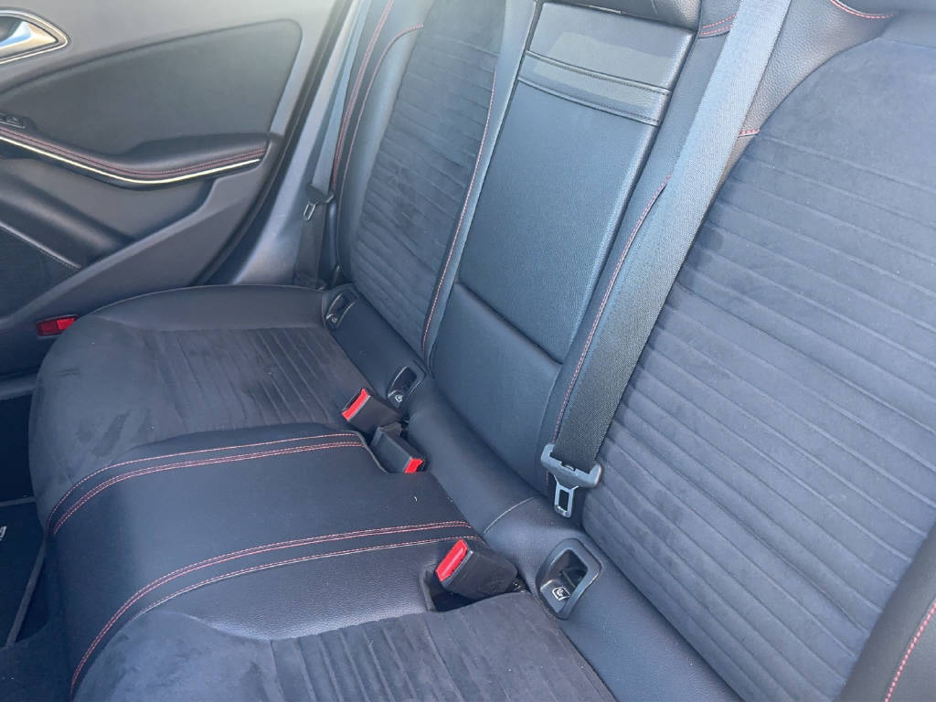 MERCEDES-BENZ CLA 200 AMG Line Shooting Brake-image-9