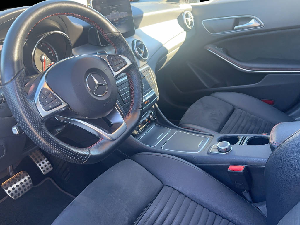 MERCEDES-BENZ CLA 200 AMG Line Shooting Brake-image-8