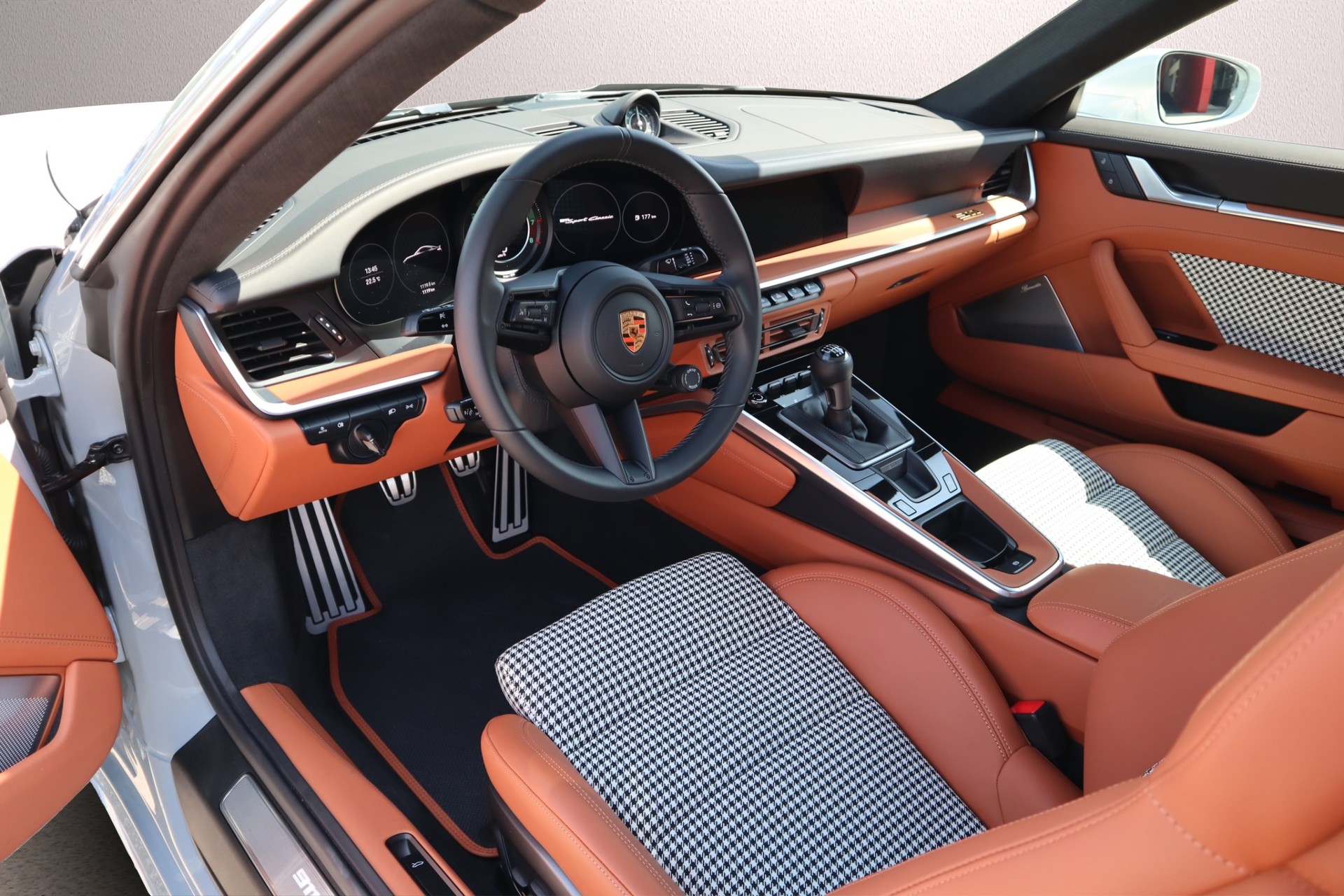 PORSCHE 911 Sport Classic-image-2