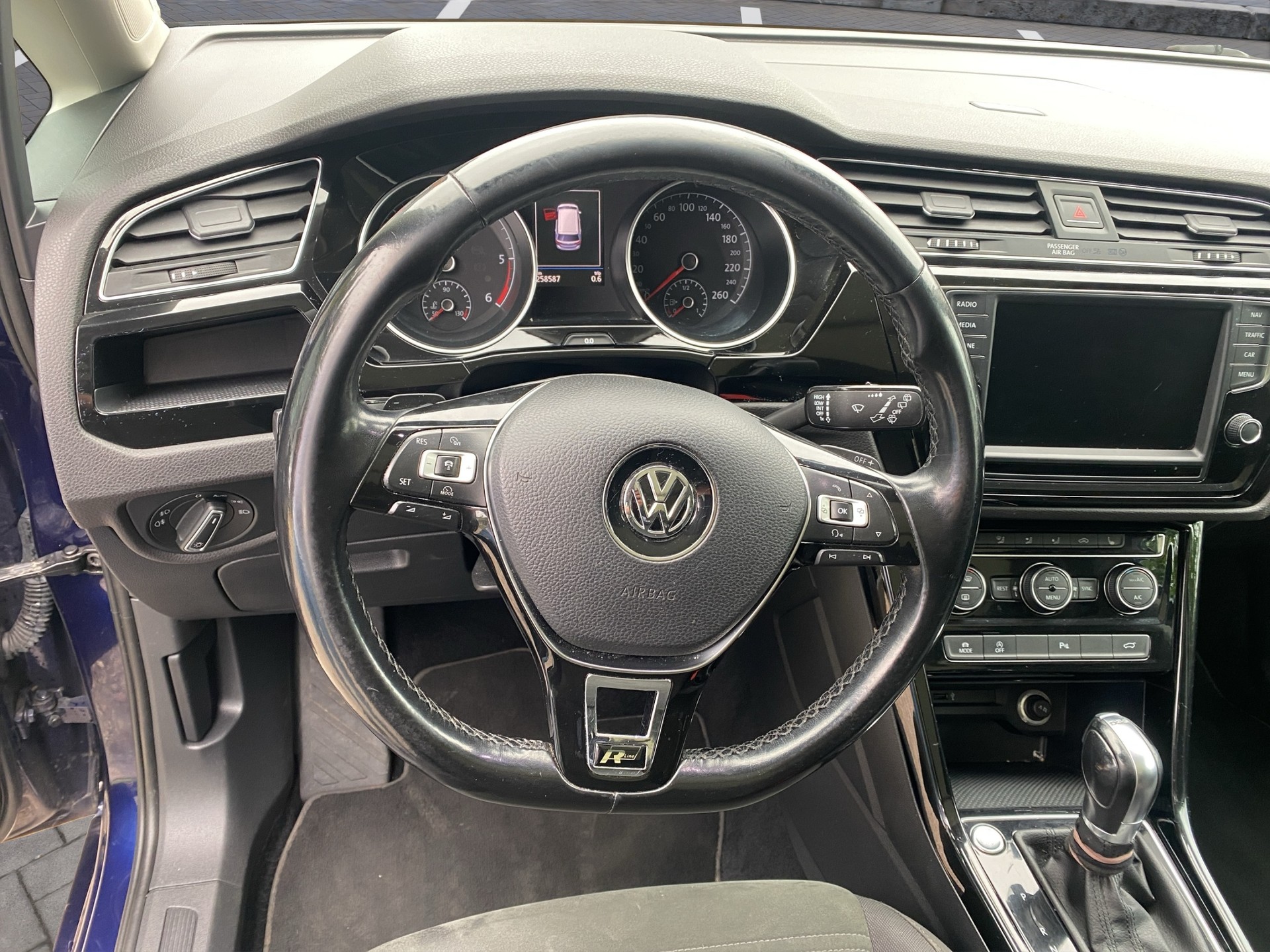 VW Touran 2.0 TDI BlueMotion Technology Highline DSG-image-12