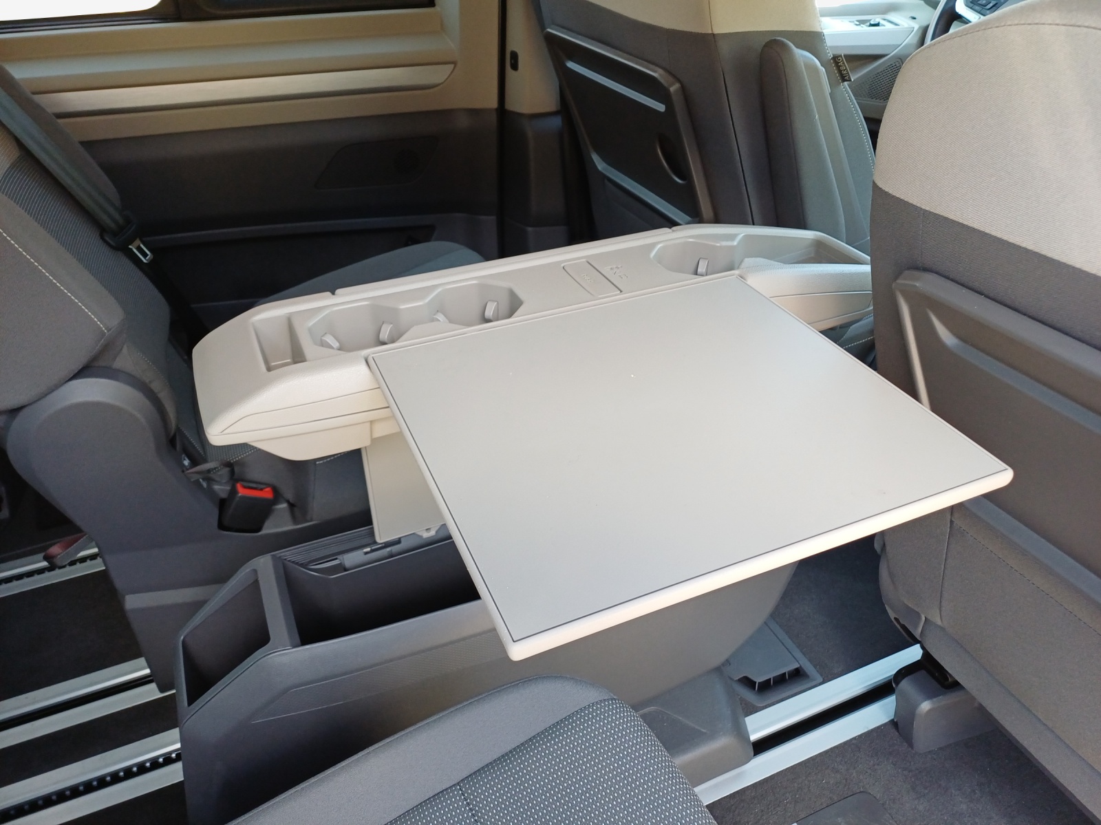 VW Multivan 1.4 eHybrid Life DSG-image-14