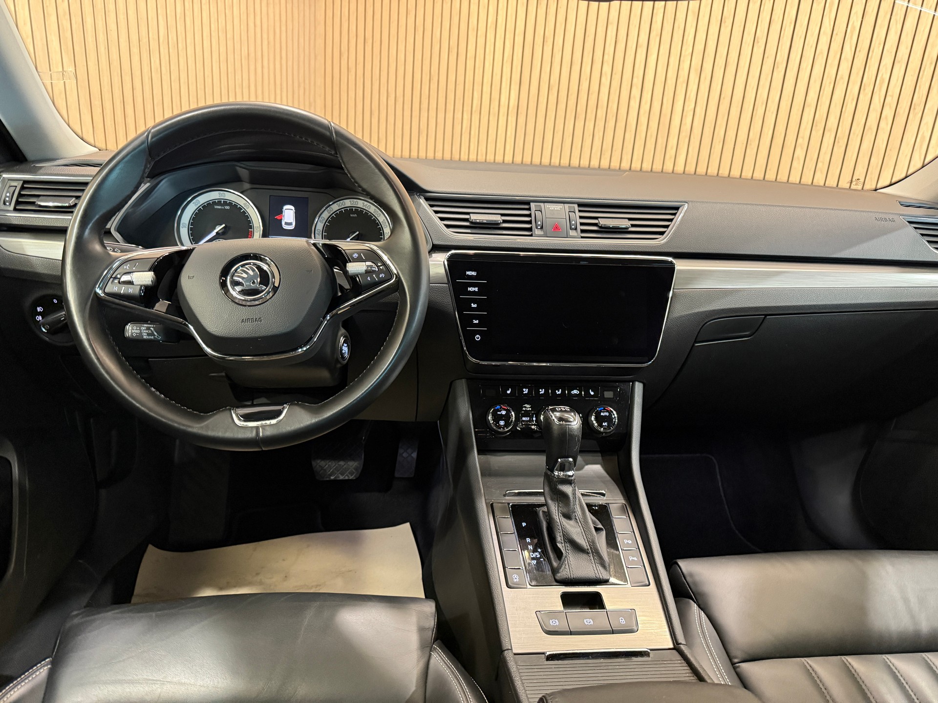 SKODA SUPERB 1.6 TDI STYLE DSG-image-7
