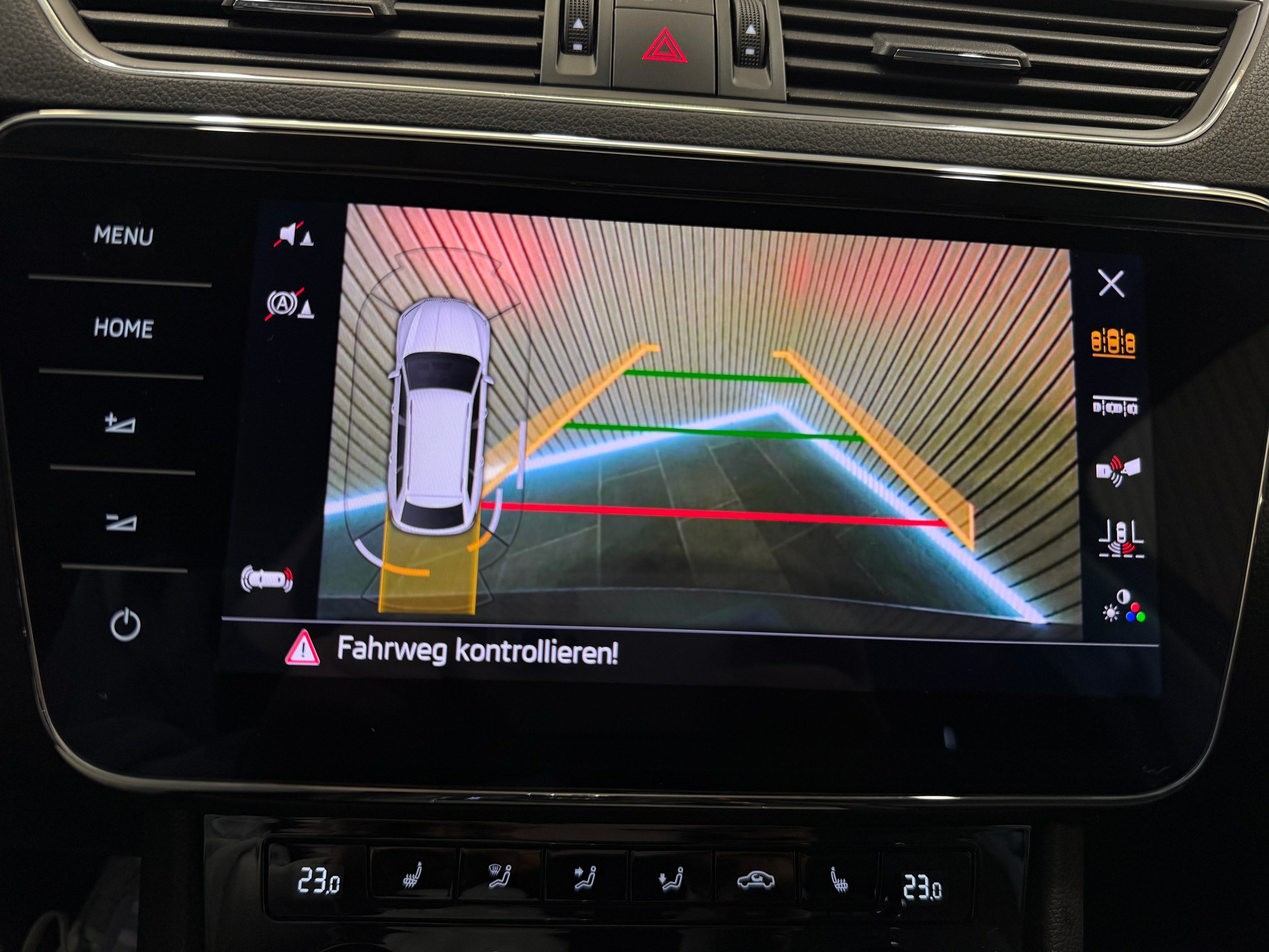 SKODA SUPERB 1.6 TDI STYLE DSG-image-15