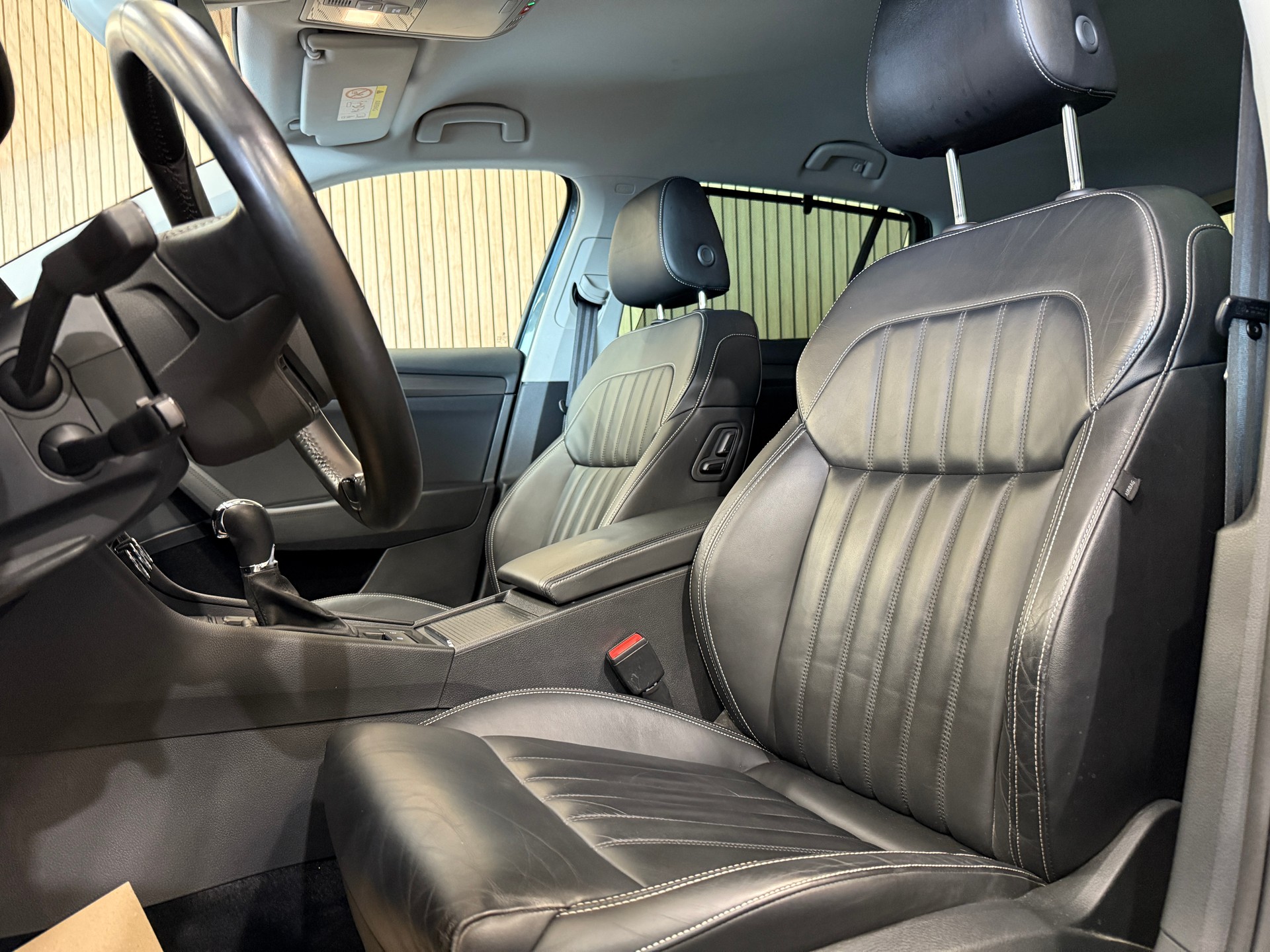 SKODA SUPERB 1.6 TDI STYLE DSG-image-16