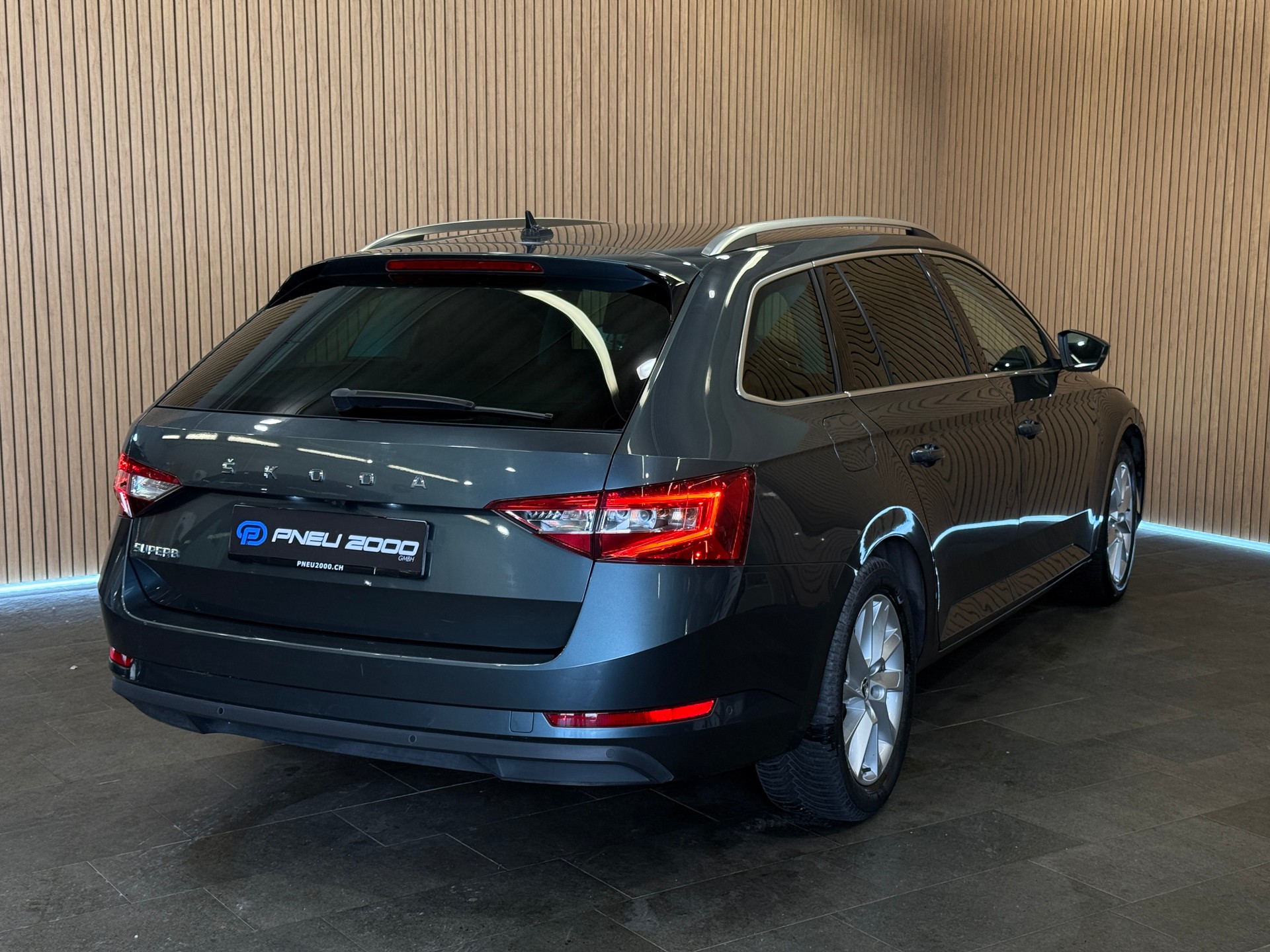 SKODA SUPERB 1.6 TDI STYLE DSG-image-2