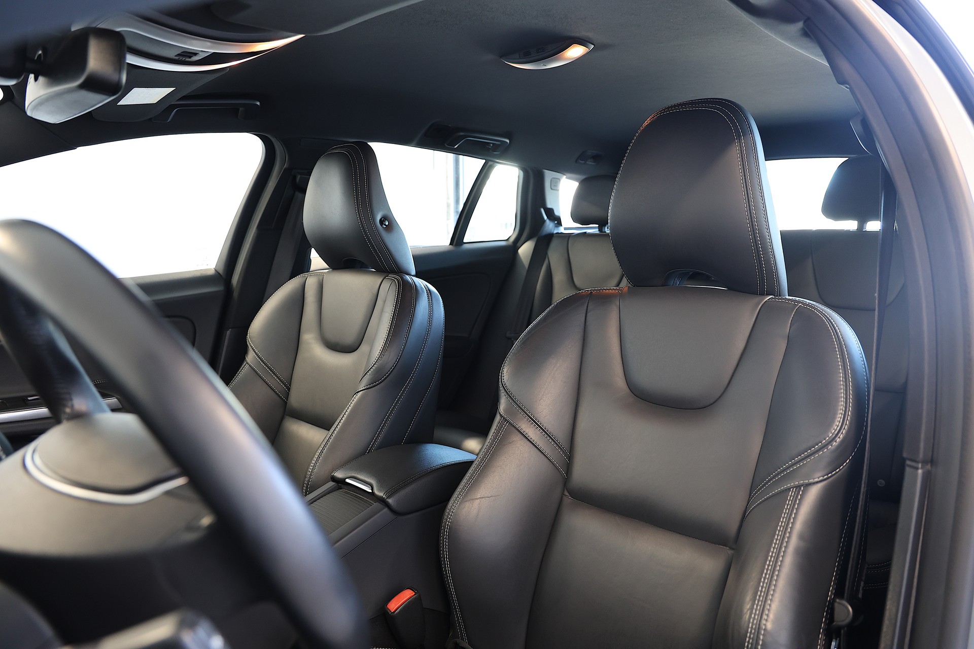 VOLVO V60 D6 AWD Plug-in Hybrid Summum Geartronic-image-6