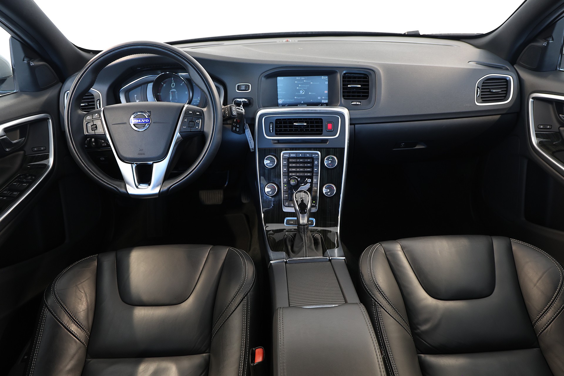 VOLVO V60 D6 AWD Plug-in Hybrid Summum Geartronic-image-9