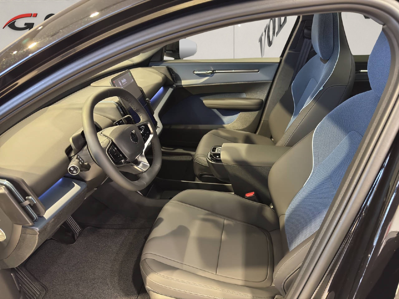 VOLVO EX 30 CC E60 Twin Performance AWD-image-4