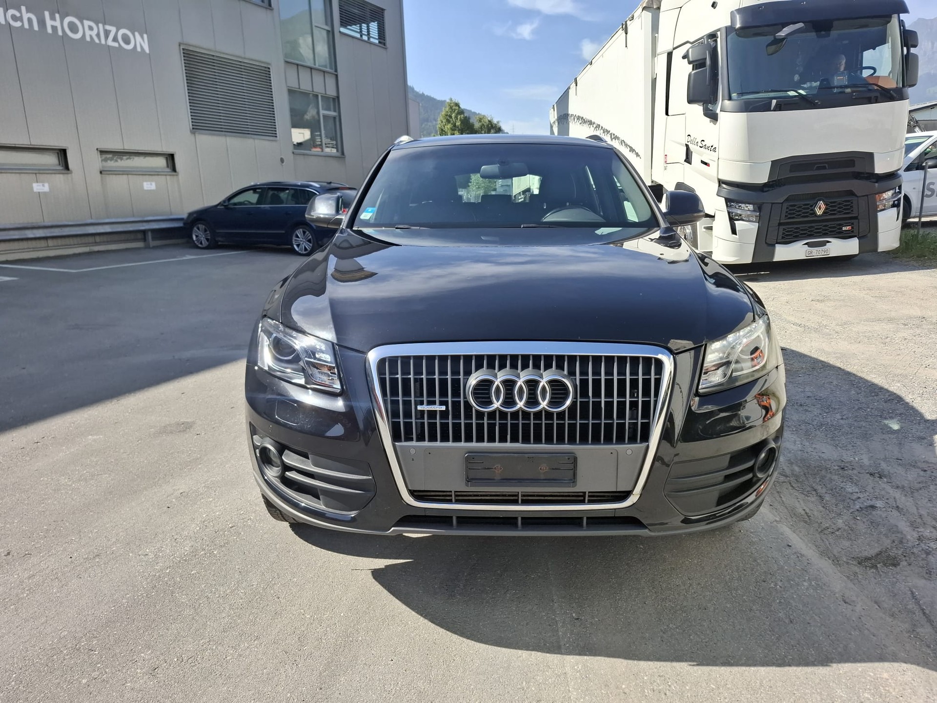 AUDI Q5 2.0 TDI quattro S-Line-image-1