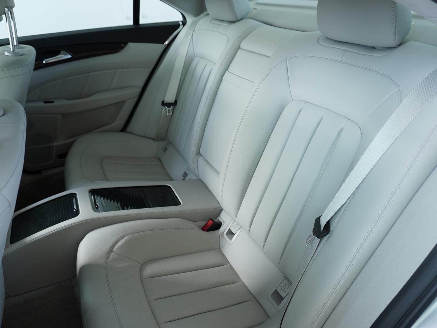 MERCEDES-BENZ CLS 350 d 4Matic 9G-Tronic-image-4