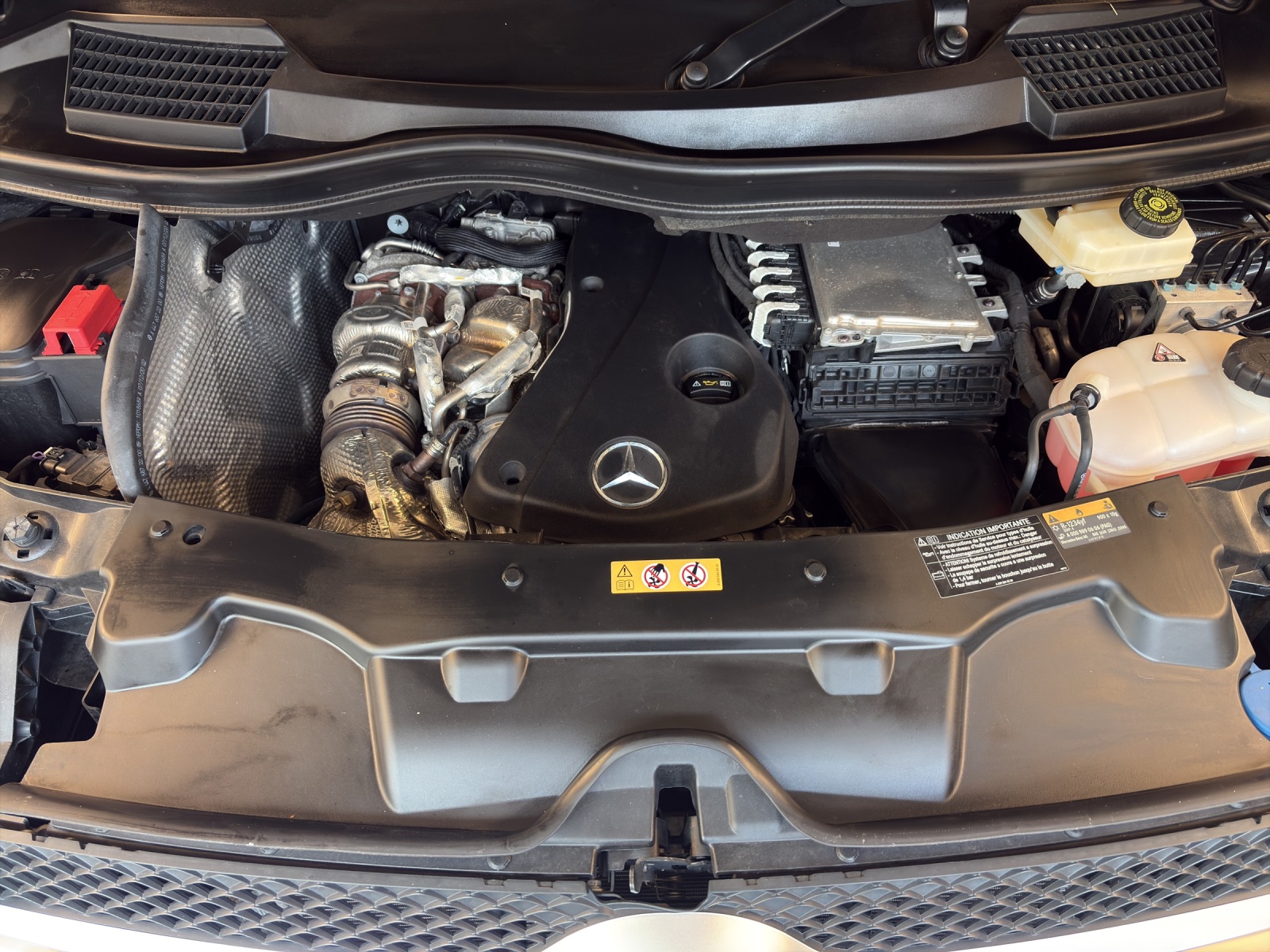 MERCEDES-BENZ V 250 d L 4Matic-image-17