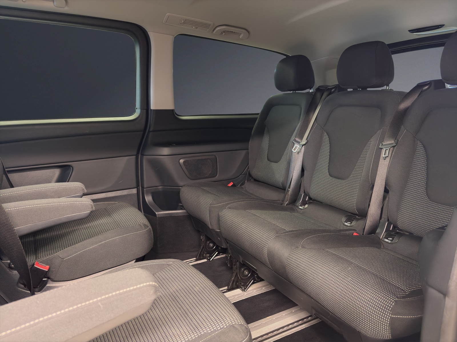 MERCEDES-BENZ V 250 d L 4Matic-image-15