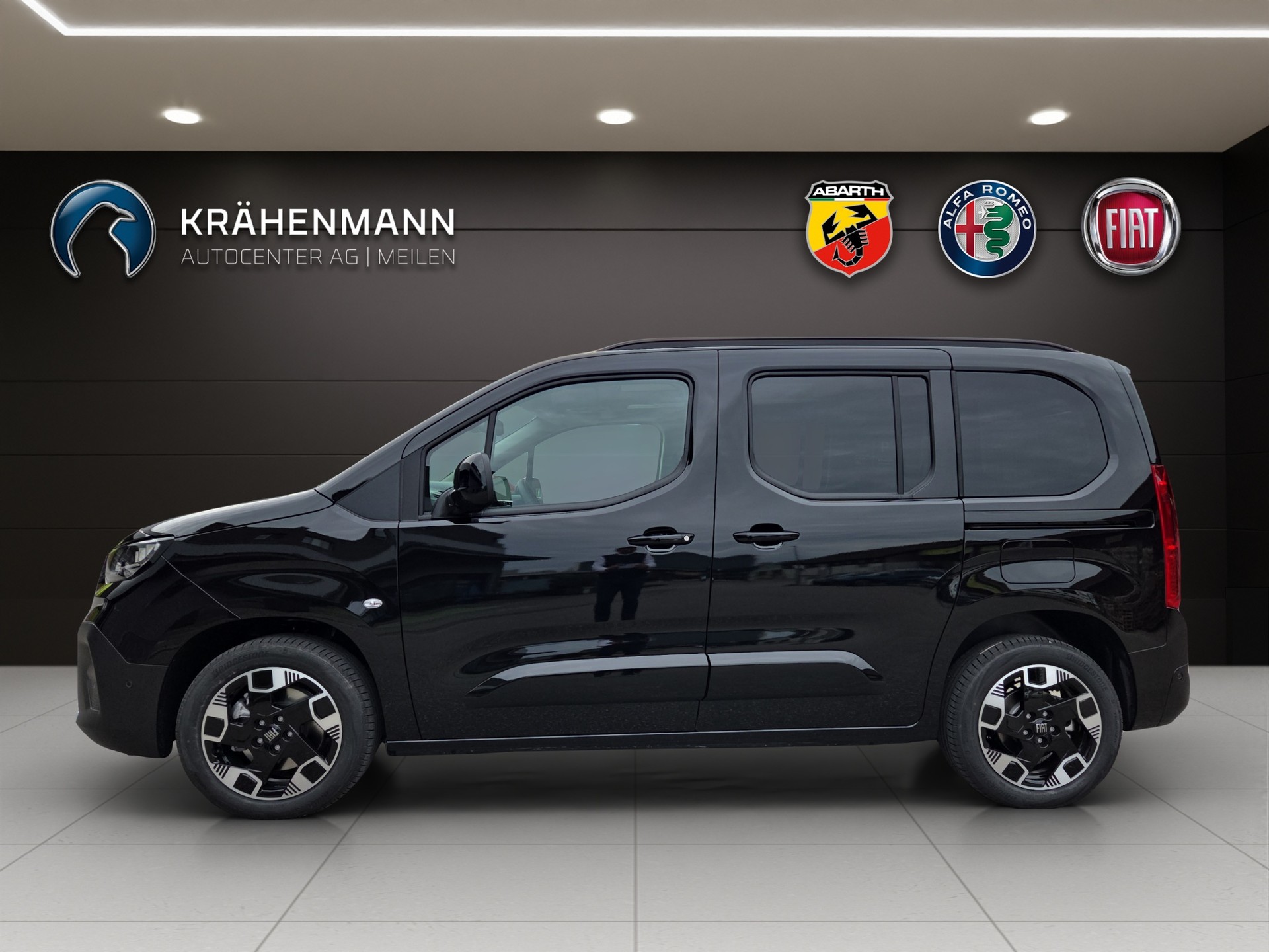 FIAT E-Doblo Lounge-showroom-element-1