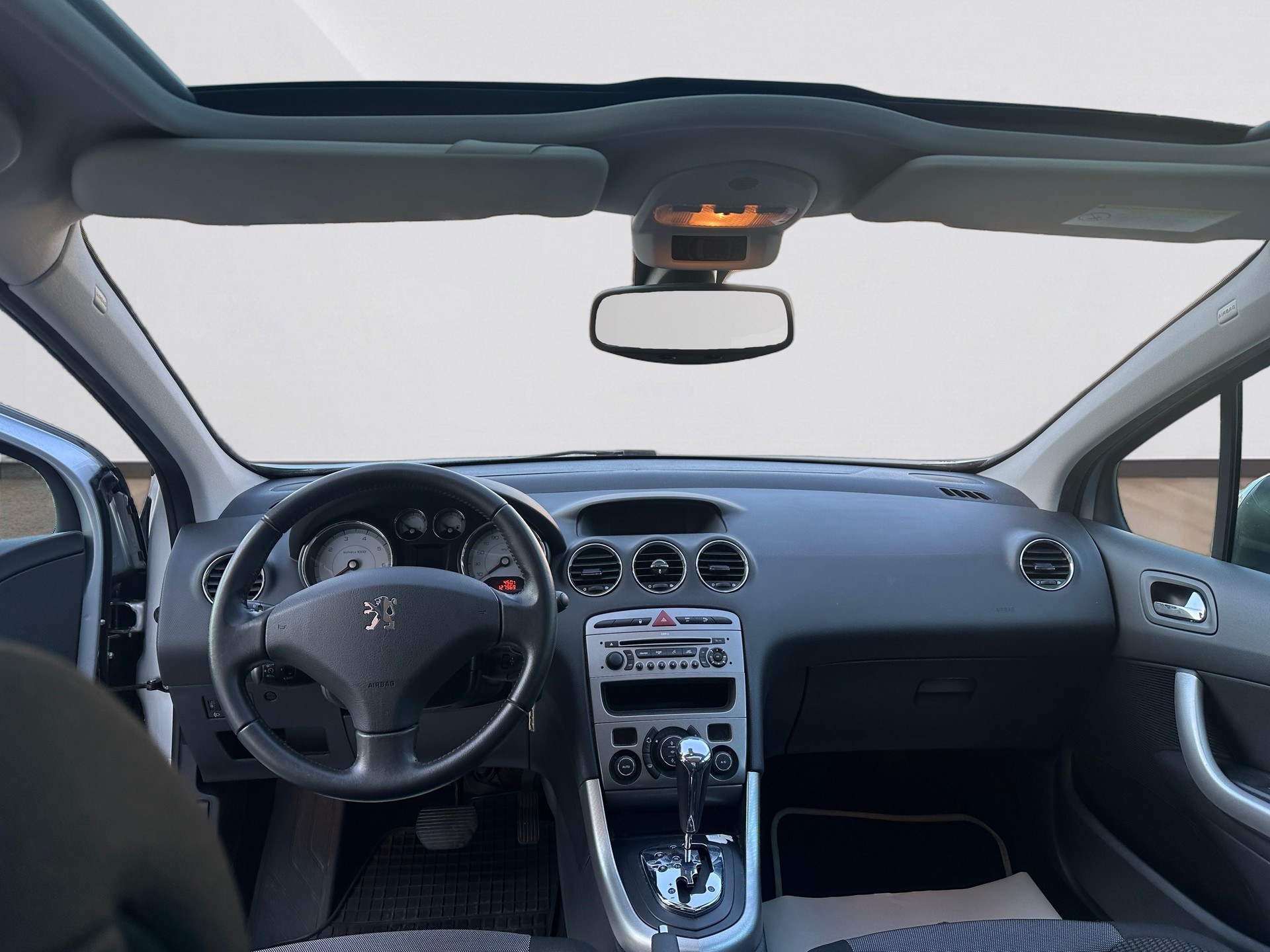PEUGEOT 308 1.6 16V T Sport Pack Automatic-image-10