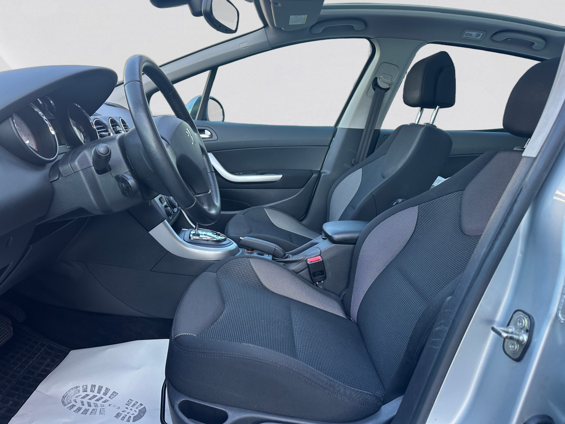 PEUGEOT 308 1.6 16V T Sport Pack Automatic-image-13