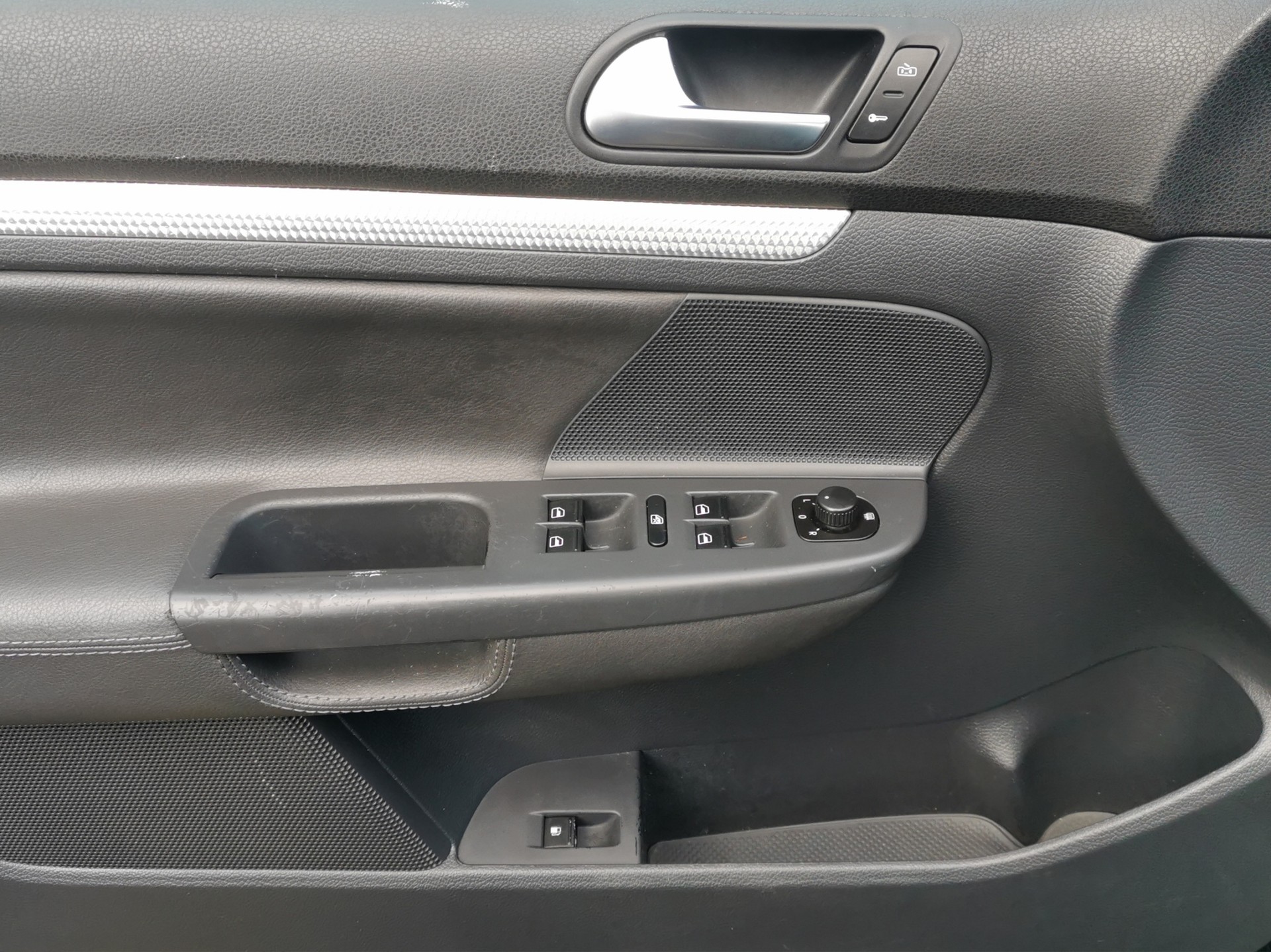VW Golf R32 4Motion-image-10
