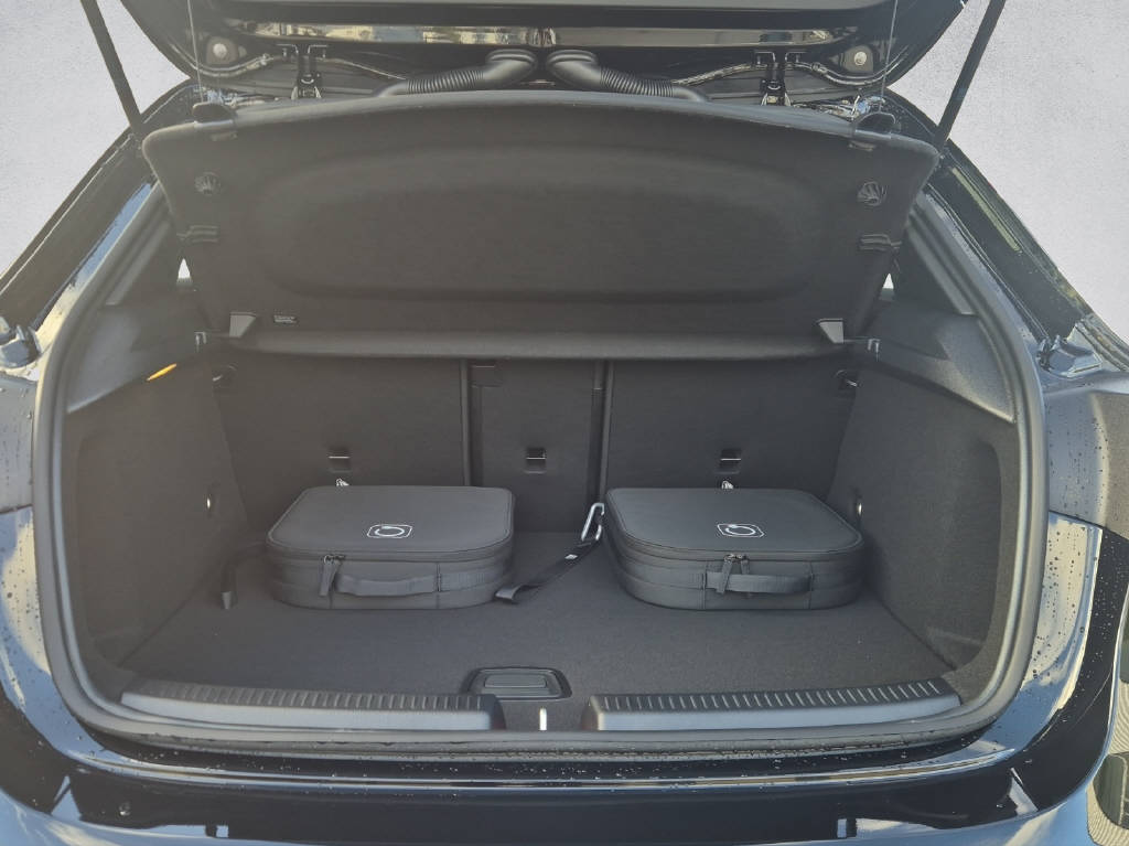 MERCEDES-BENZ A 250 e AMG Line EQ Star-image-6
