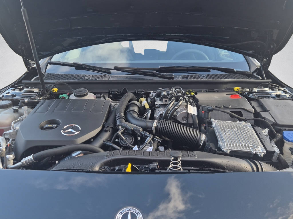 MERCEDES-BENZ A 250 e AMG Line EQ Star-image-7