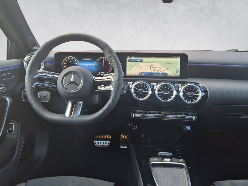 MERCEDES-BENZ A 250 e AMG Line EQ Star-image-11