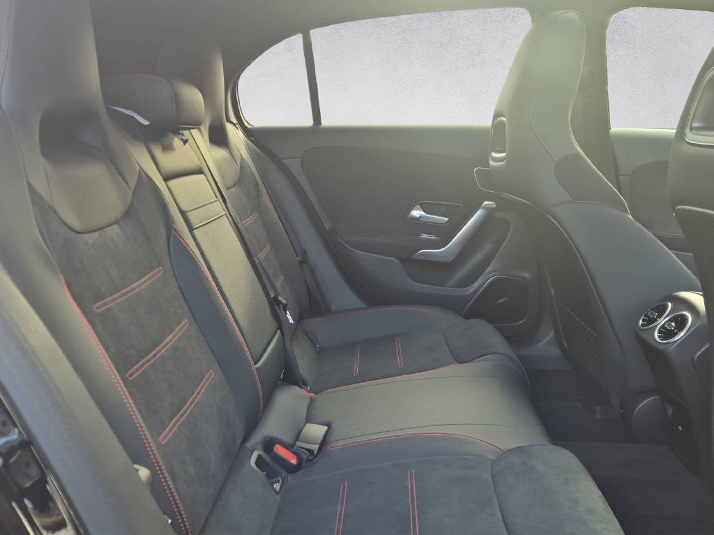 MERCEDES-BENZ A 250 e AMG Line EQ Star-image-10