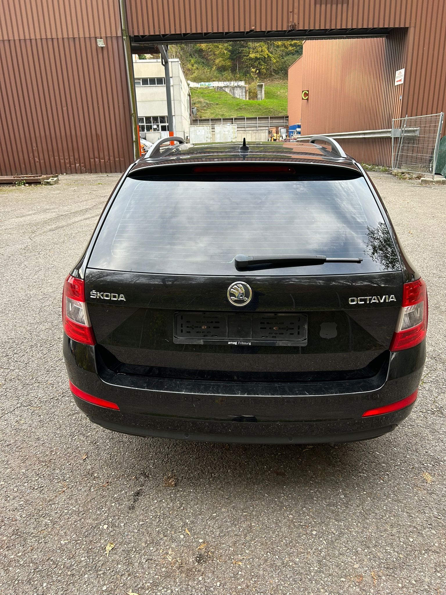 SKODA Octavia Combi 1.6 TDI Elegance-image-4