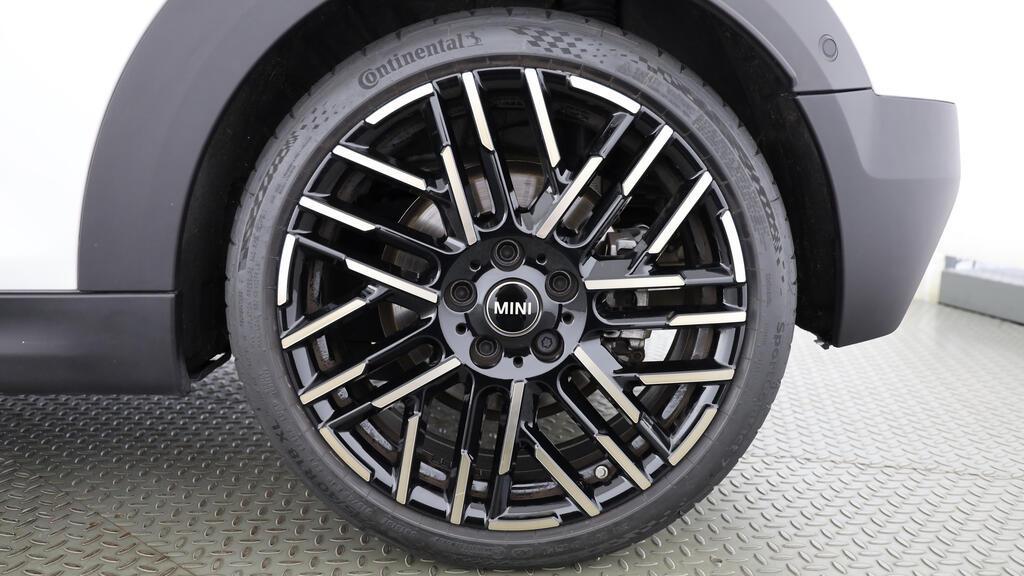 MINI Cooper S Cabrio-image-9