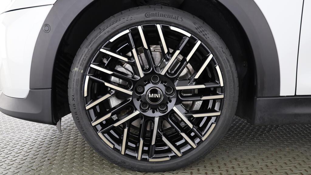 MINI Cooper S Cabrio-image-8