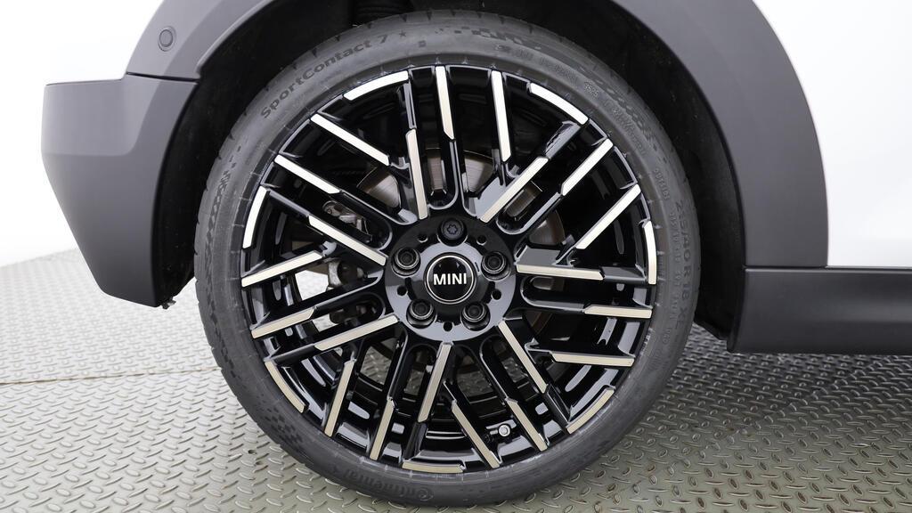 MINI Cooper S Cabrio-image-10