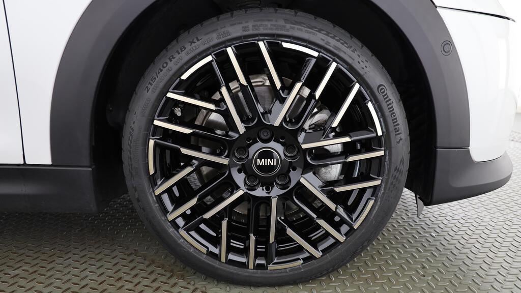 MINI Cooper S Cabrio-image-7
