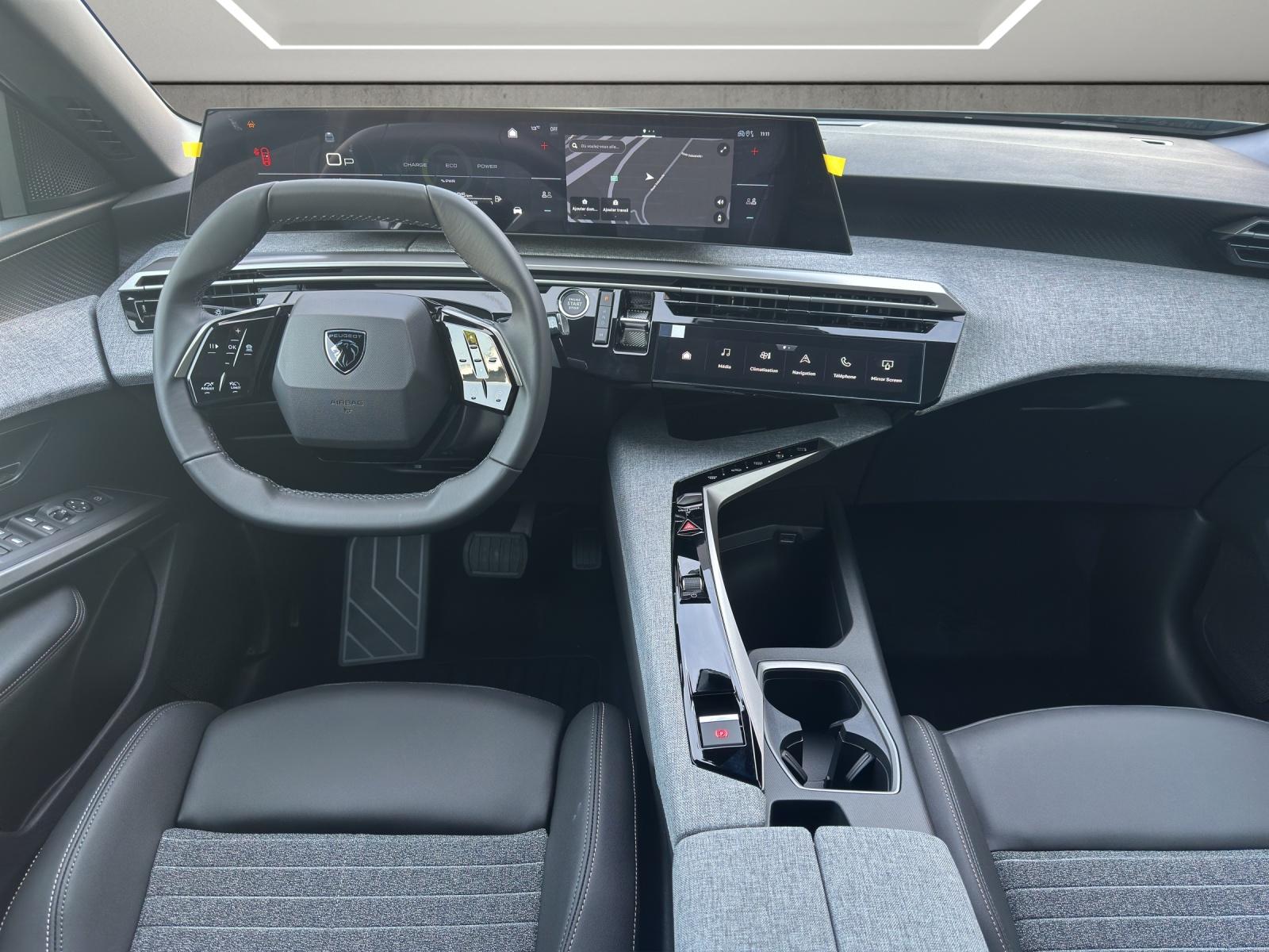 PEUGEOT 5008 1.2 Hybrid 145 Allure Premium-image-6