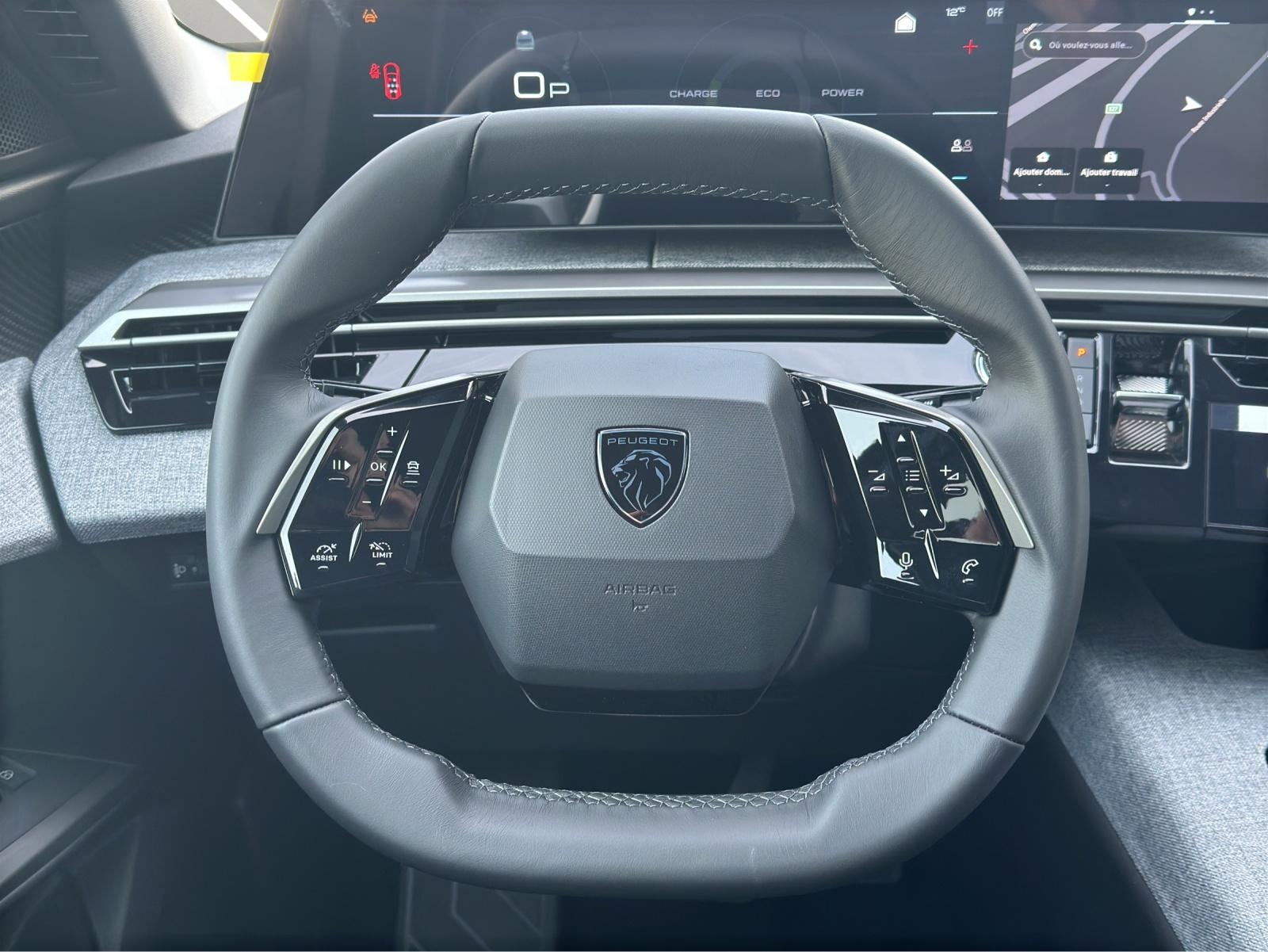 PEUGEOT 5008 1.2 Hybrid 145 Allure Premium-image-8