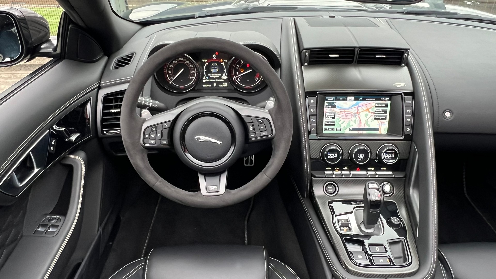 JAGUAR F-TYPE CONVERTIBLE R 5.0 V8 PROJECT 7 AWD l 575 PS-image-23