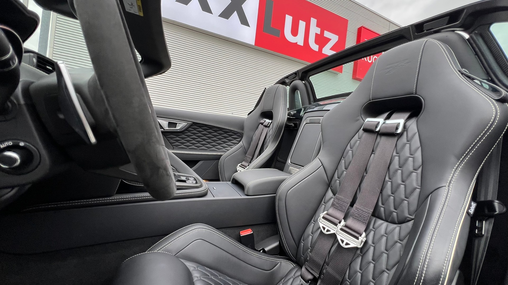 JAGUAR F-TYPE CONVERTIBLE R 5.0 V8 PROJECT 7 AWD l 575 PS-image-29