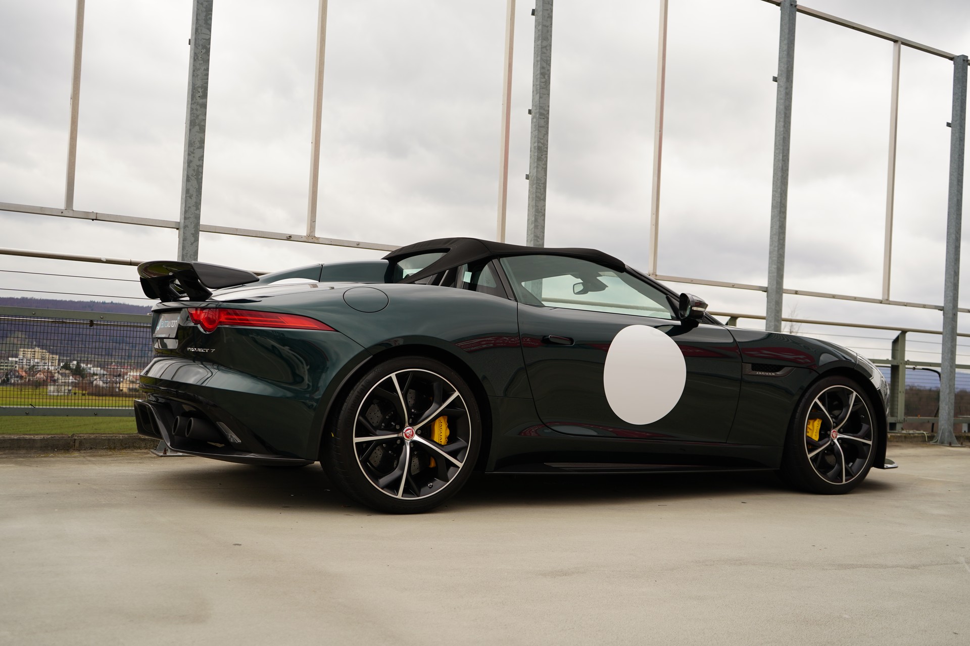 JAGUAR F-TYPE CONVERTIBLE R 5.0 V8 PROJECT 7 AWD l 575 PS-image-8