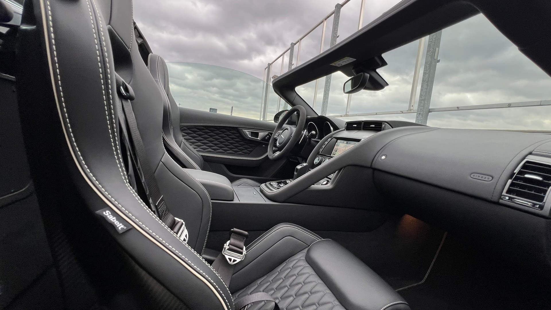 JAGUAR F-TYPE CONVERTIBLE R 5.0 V8 PROJECT 7 AWD l 575 PS-image-30