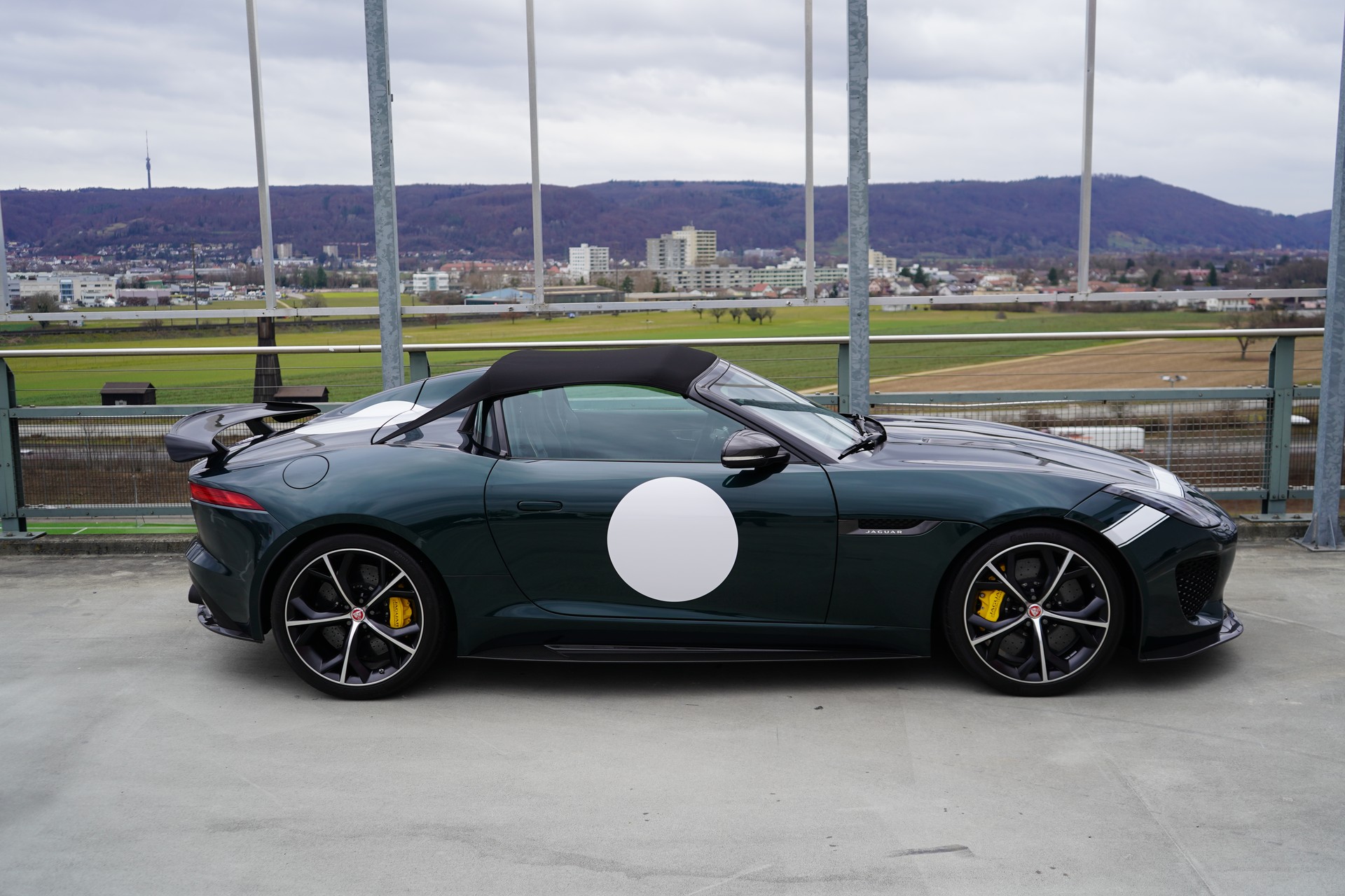 JAGUAR F-TYPE CONVERTIBLE R 5.0 V8 PROJECT 7 AWD l 575 PS-image-2