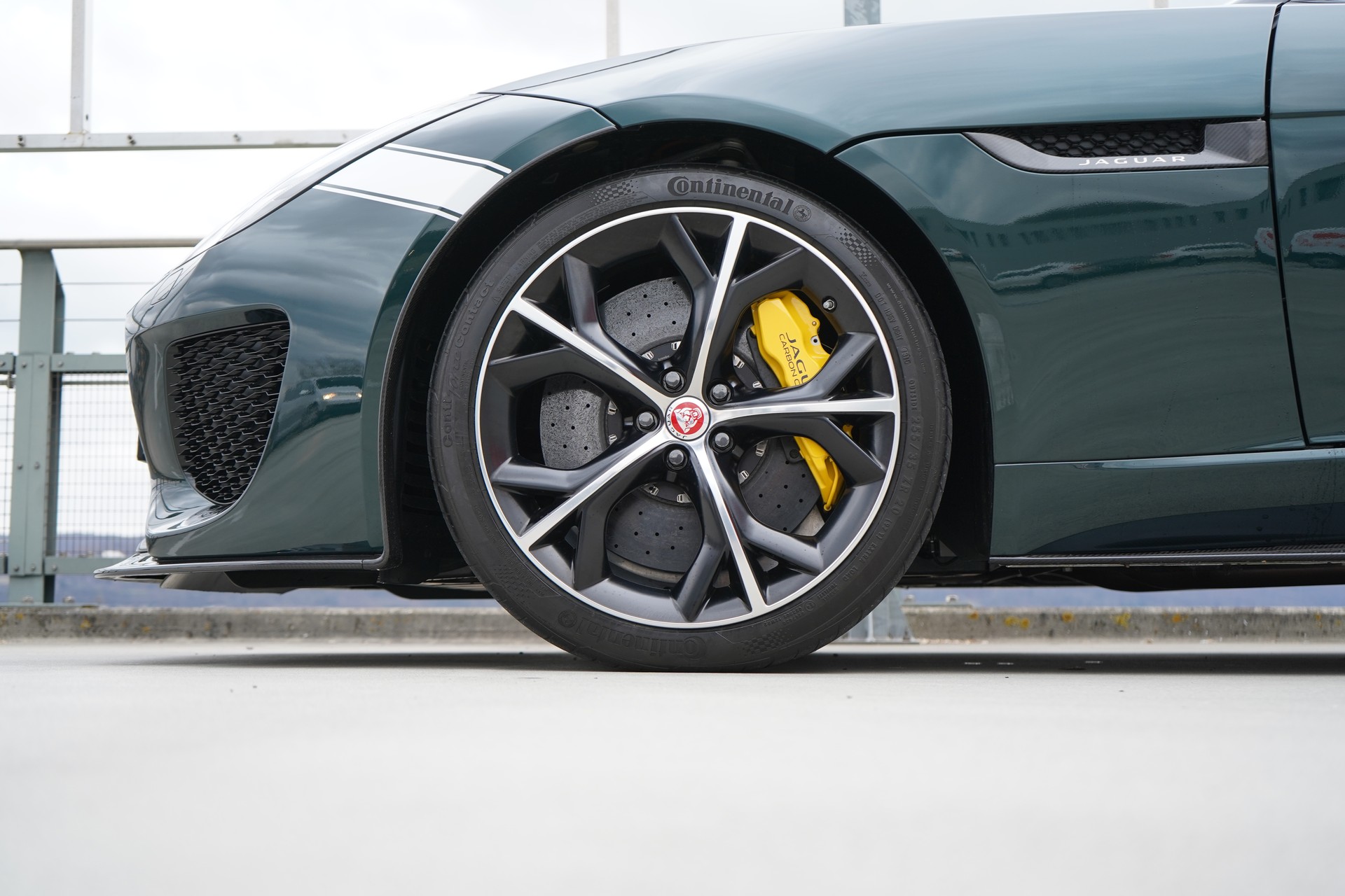 JAGUAR F-TYPE CONVERTIBLE R 5.0 V8 PROJECT 7 AWD l 575 PS-image-20