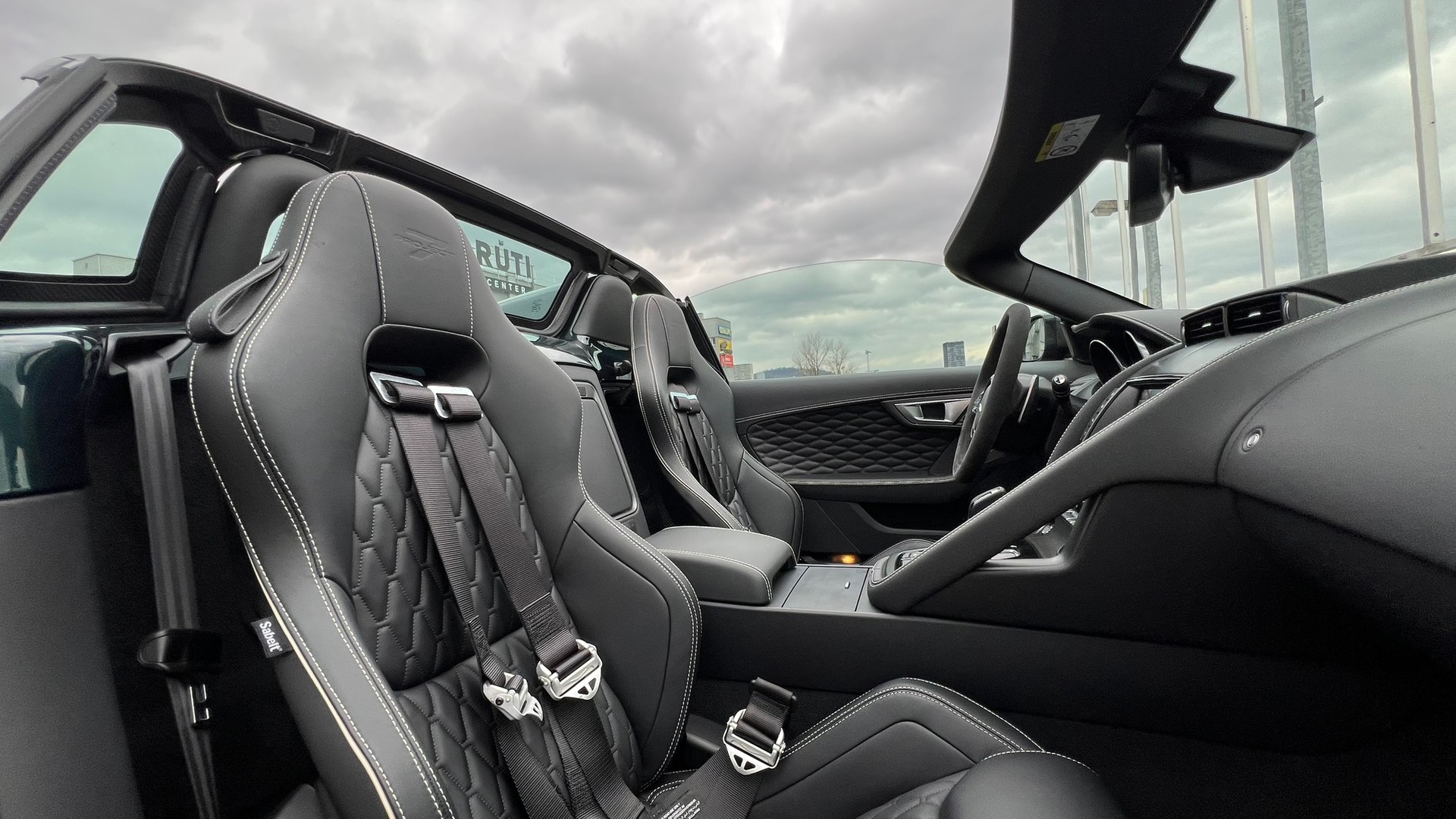 JAGUAR F-TYPE CONVERTIBLE R 5.0 V8 PROJECT 7 AWD l 575 PS-image-28