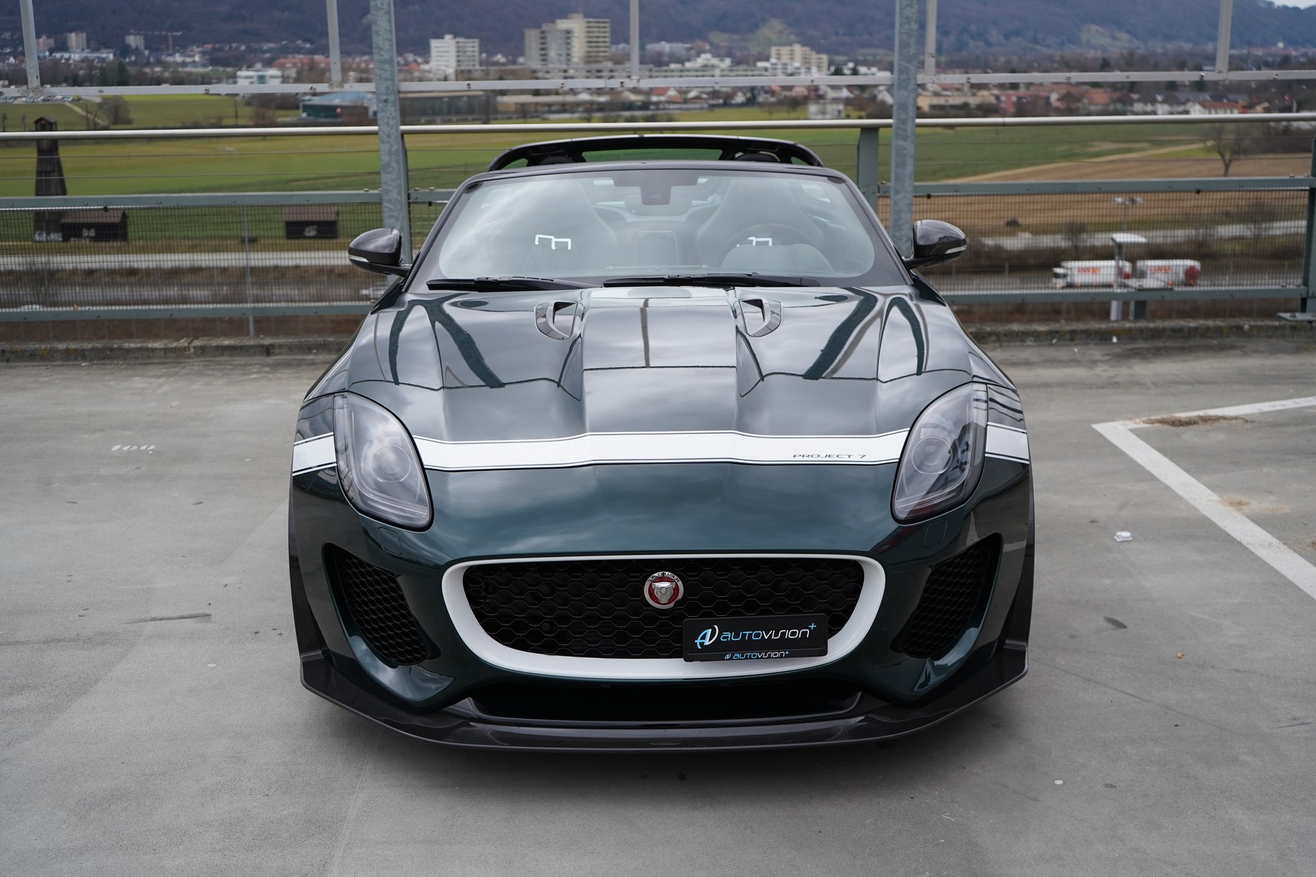 JAGUAR F-TYPE CONVERTIBLE R 5.0 V8 PROJECT 7 AWD l 575 PS-image-14