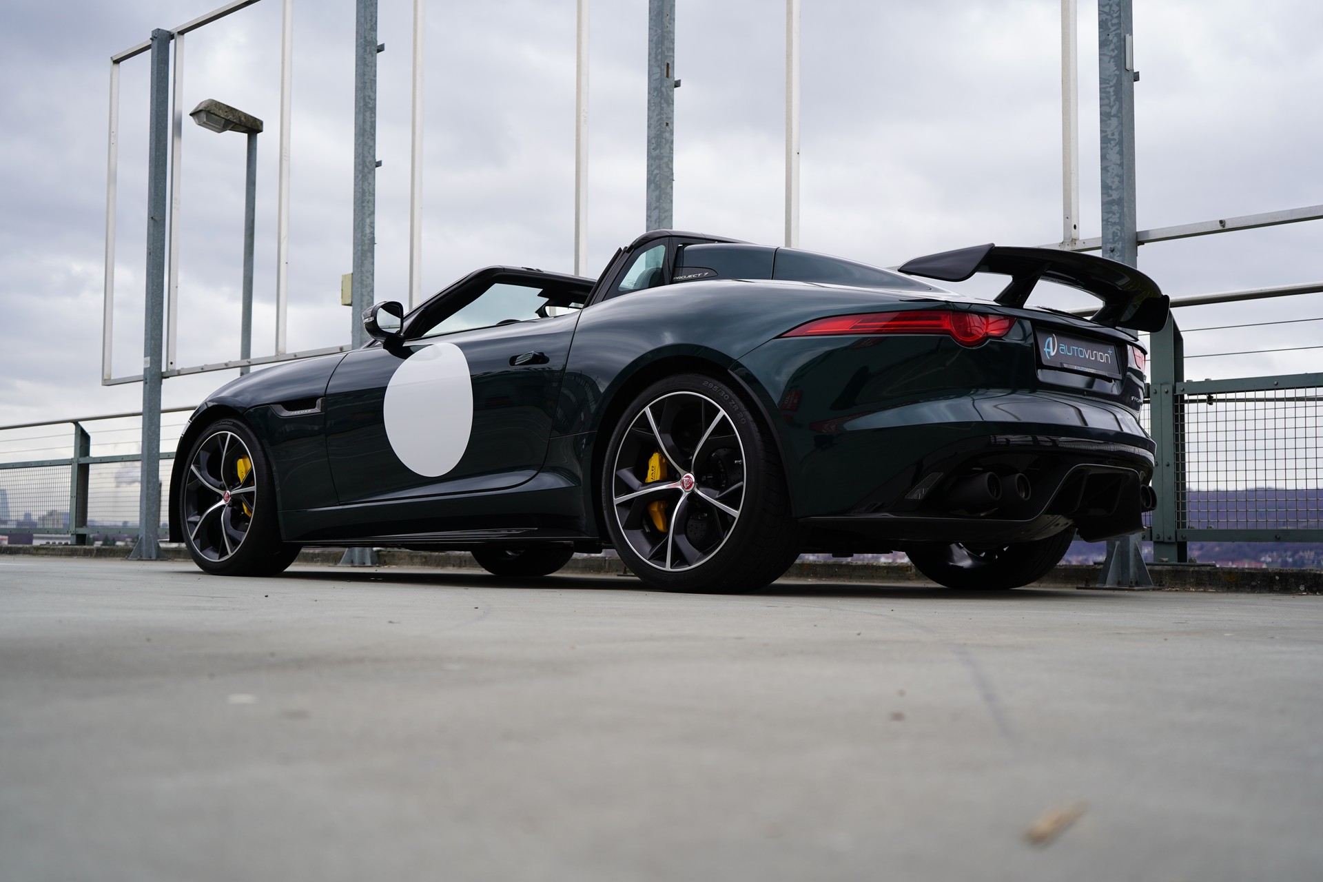 JAGUAR F-TYPE CONVERTIBLE R 5.0 V8 PROJECT 7 AWD l 575 PS-image-12