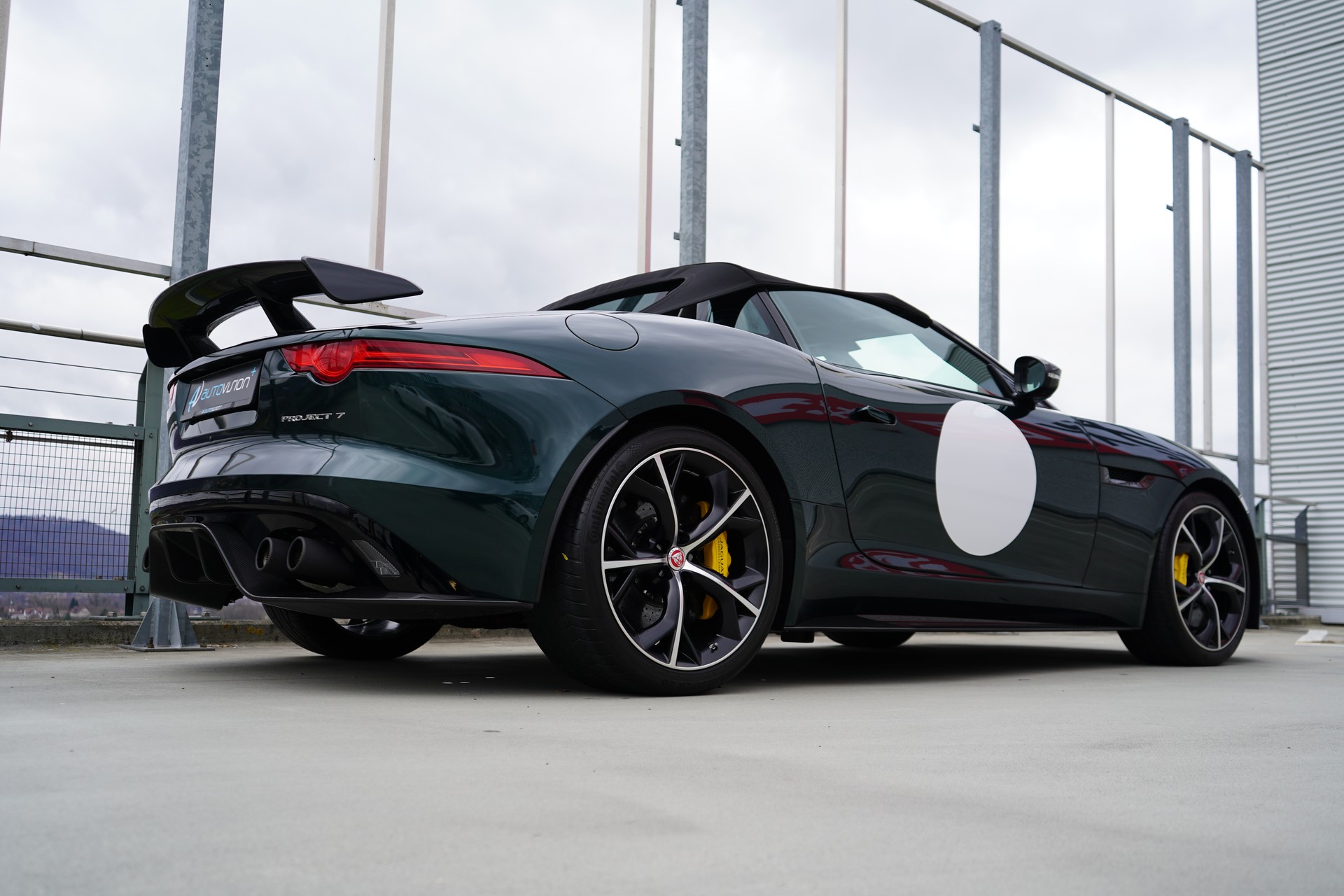 JAGUAR F-TYPE CONVERTIBLE R 5.0 V8 PROJECT 7 AWD l 575 PS-image-11
